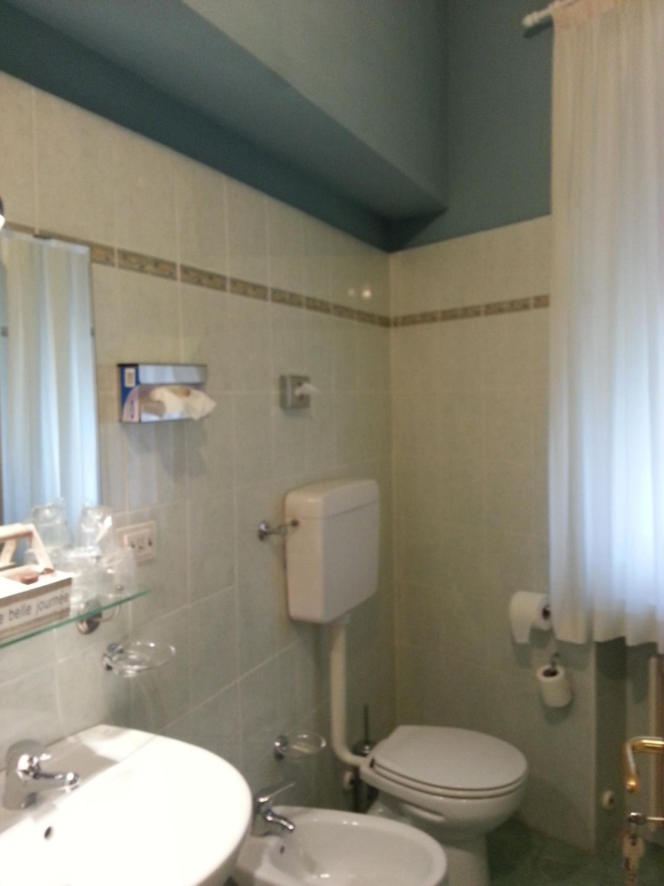 Double Room with Private External Bathroom - Photo 2