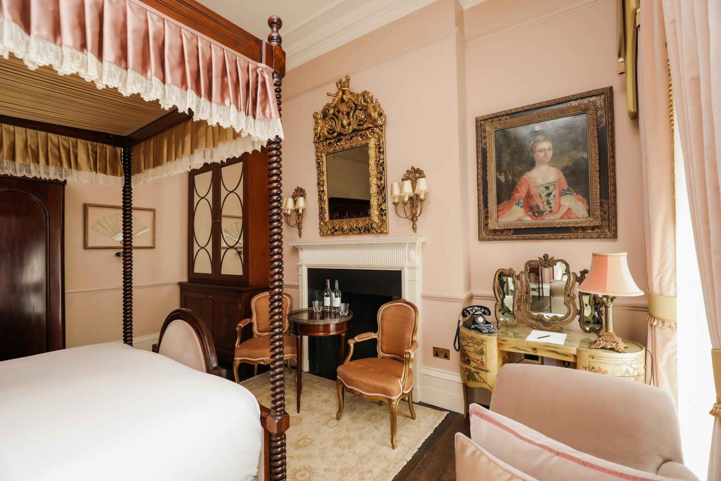 Deluxe Queen Room photo 2