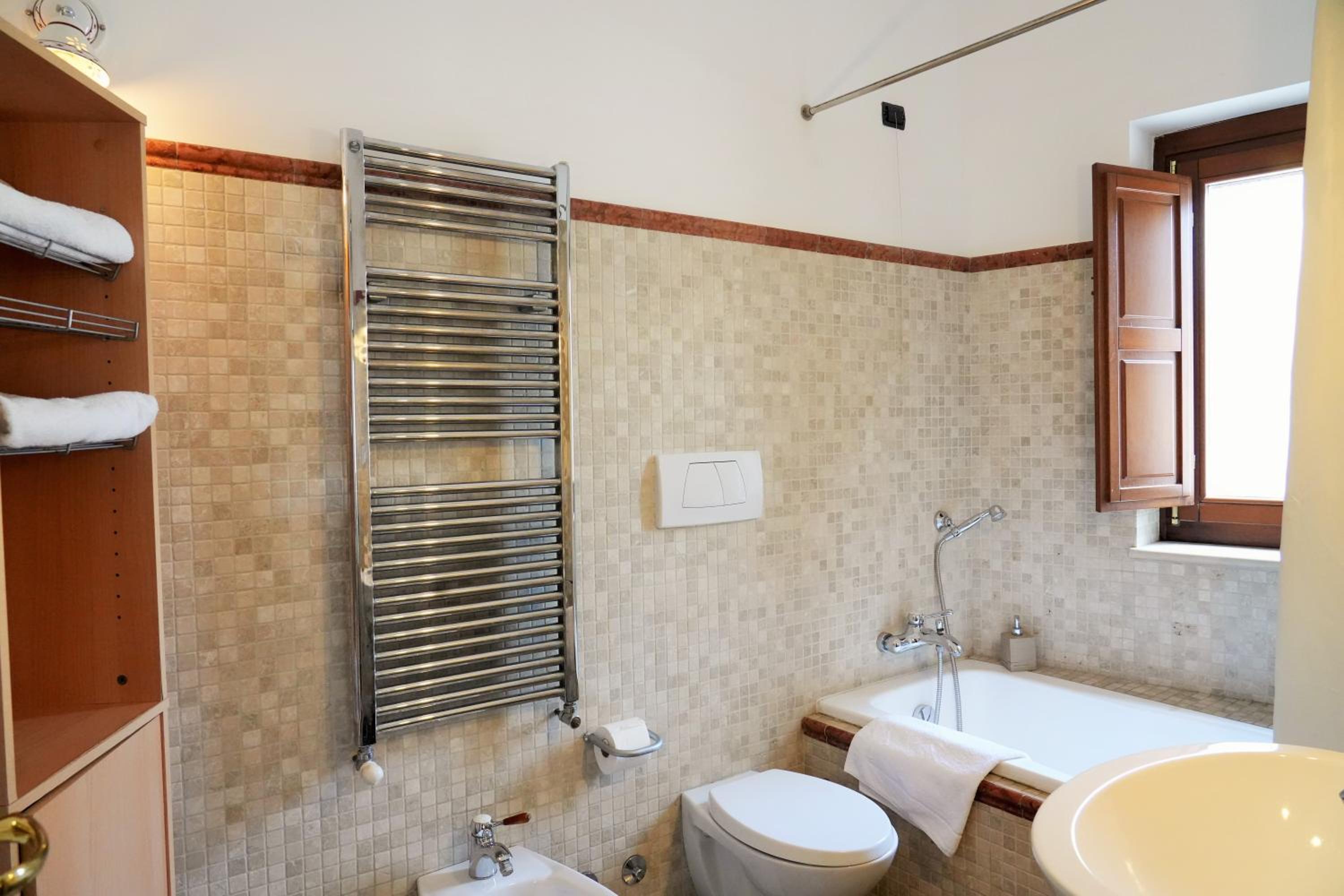 Standard Quadruple Room - Photo 9