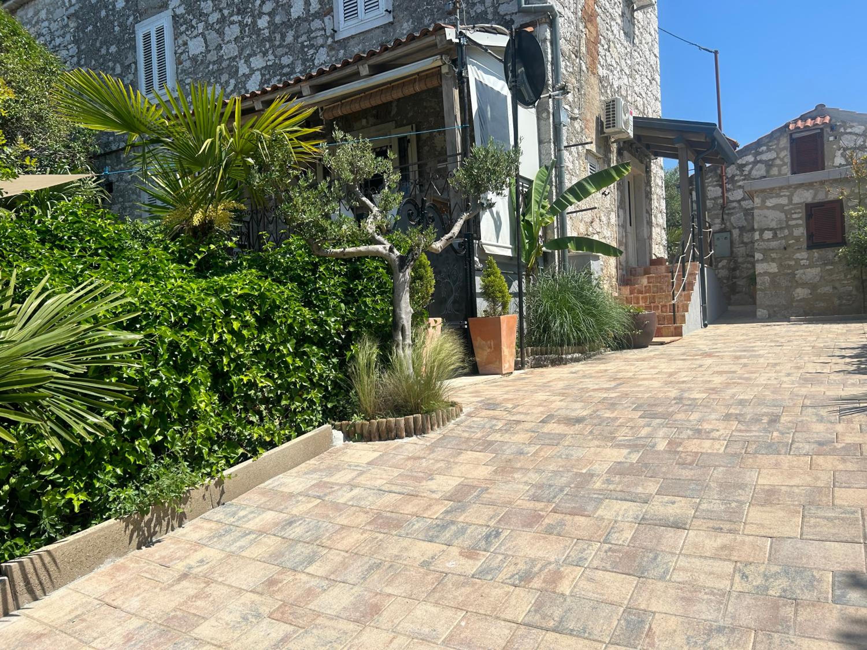 Apartment with Sea View - Photo 41