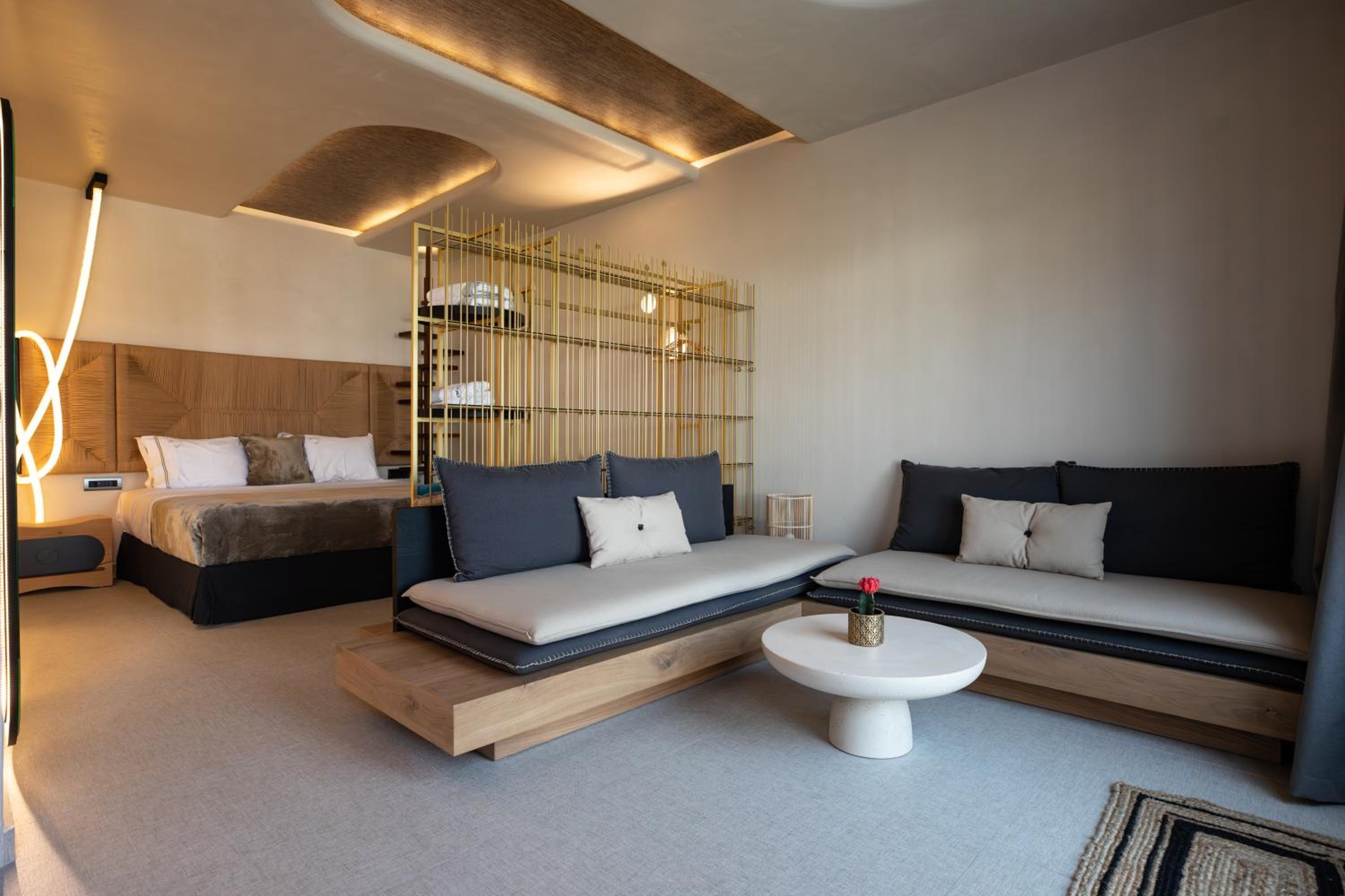 Deluxe Zirkon  suite with Private  Heated Pool photo 3