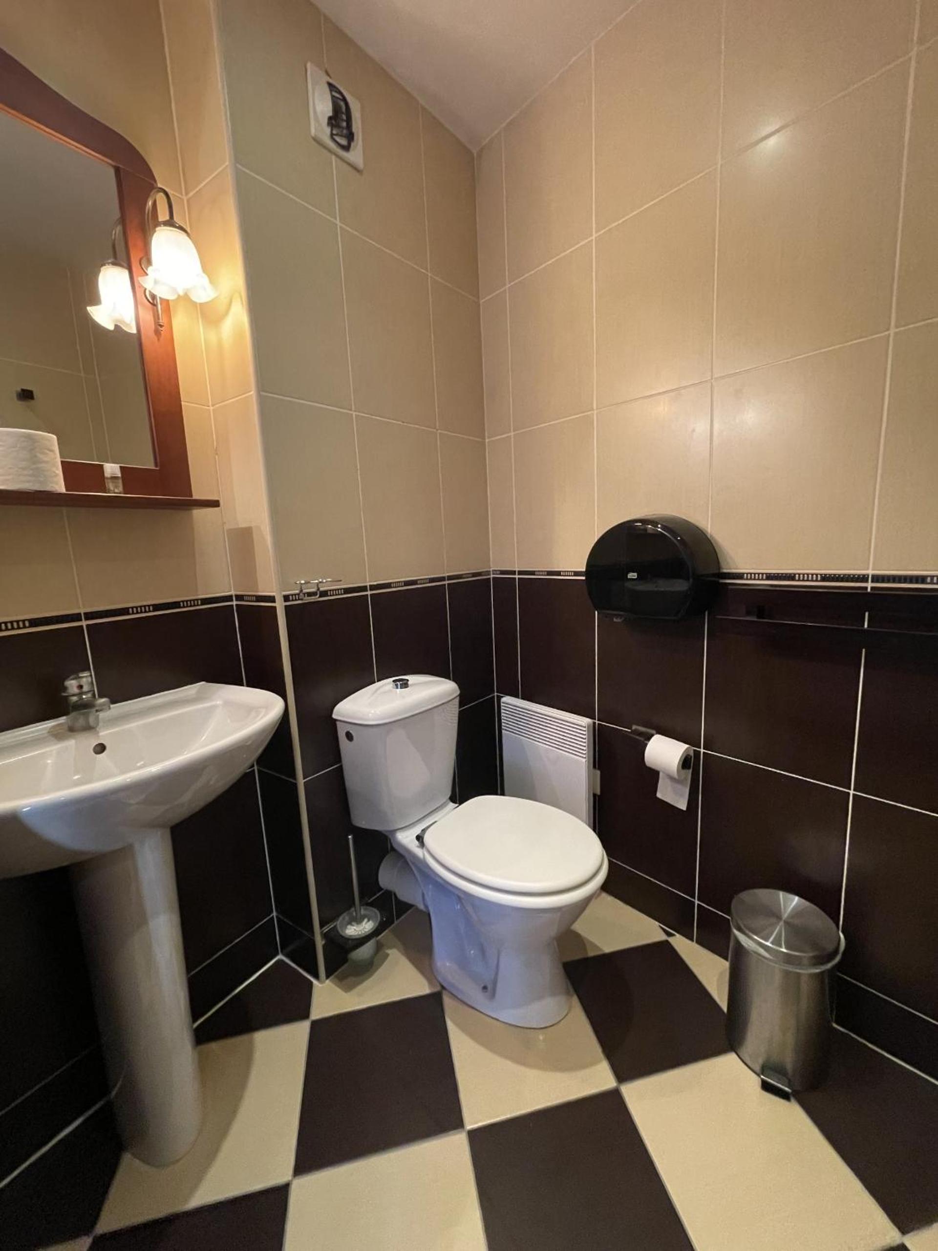Double Room with Private Bathroom photo 2