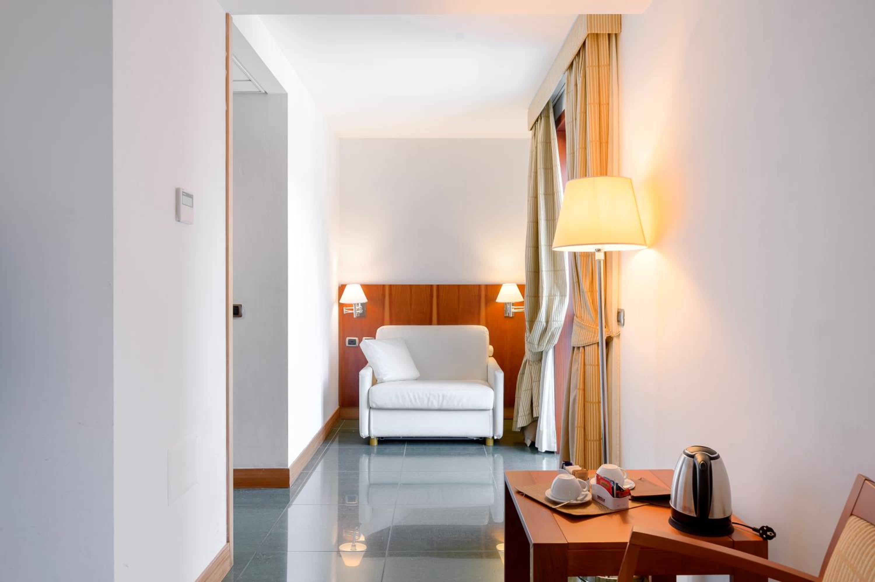 Deluxe Double or Twin Room with Balcony - Photo 1