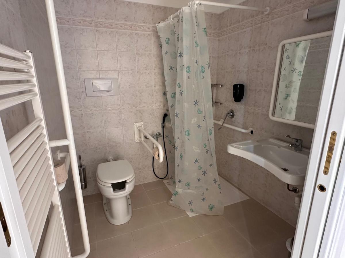 Double or Twin Room - Disability Access photo 2