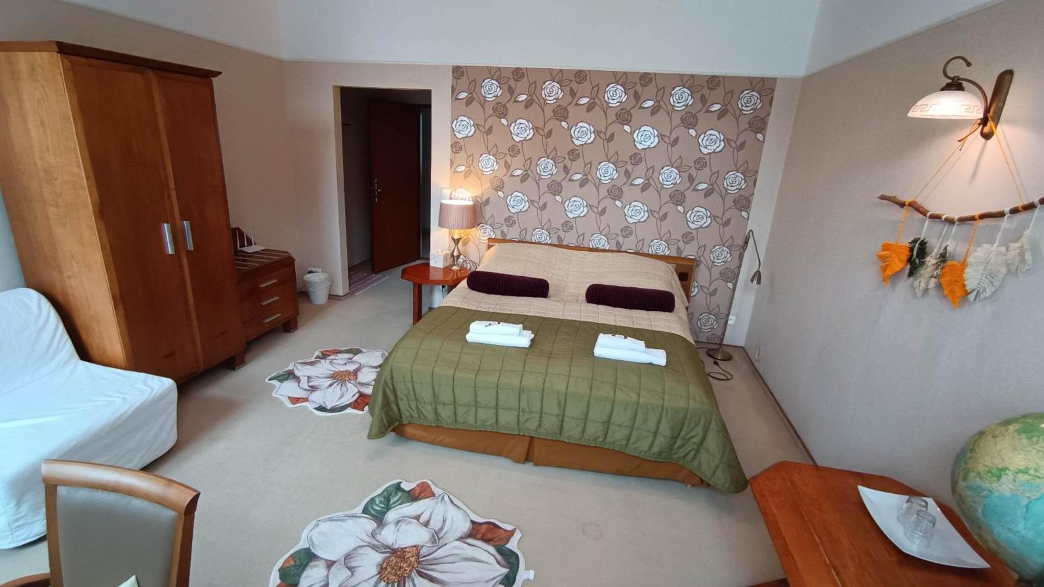 Large Double Room photo 3