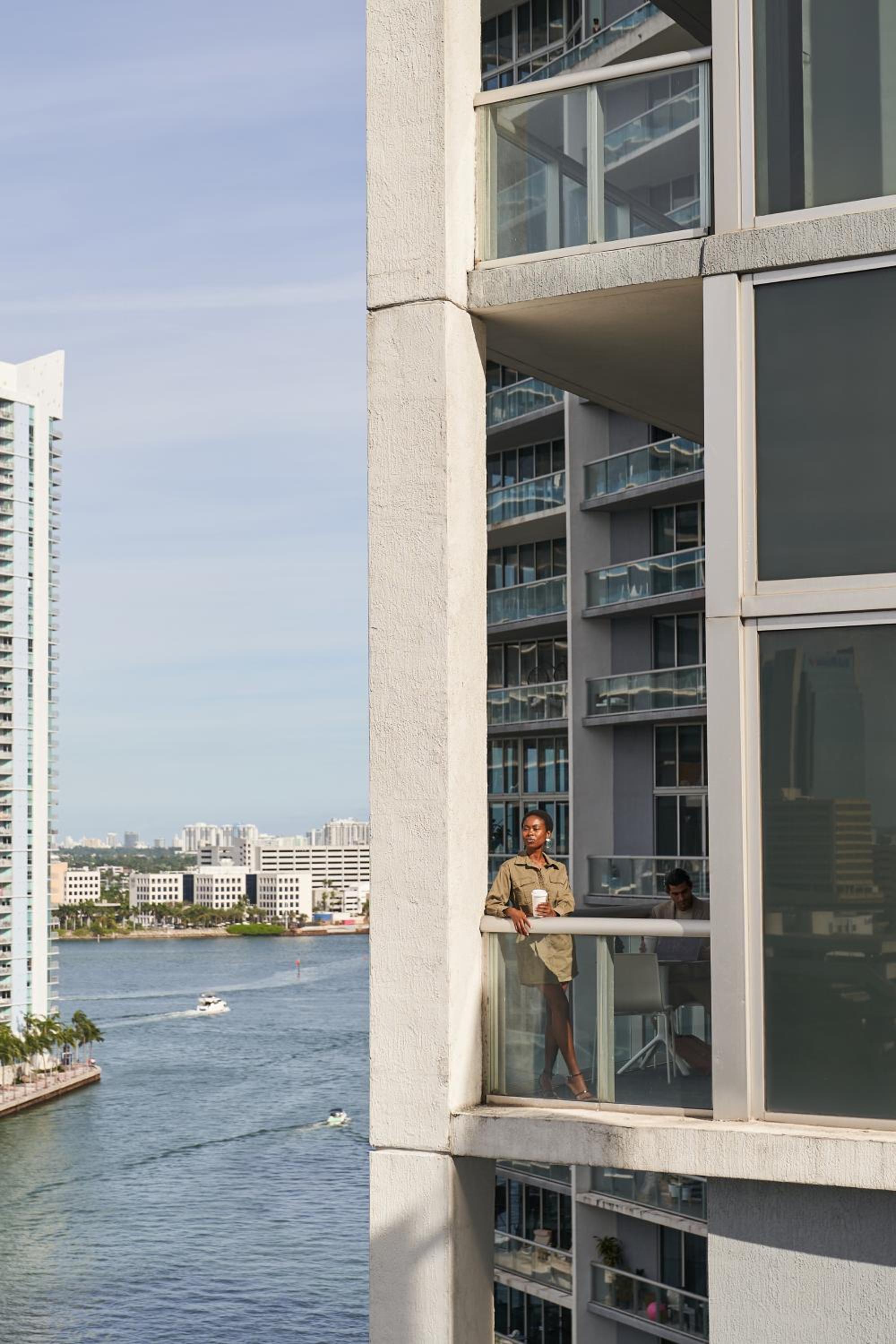 Premier King Studio Suite with Balcony - Corner thumbnail 5