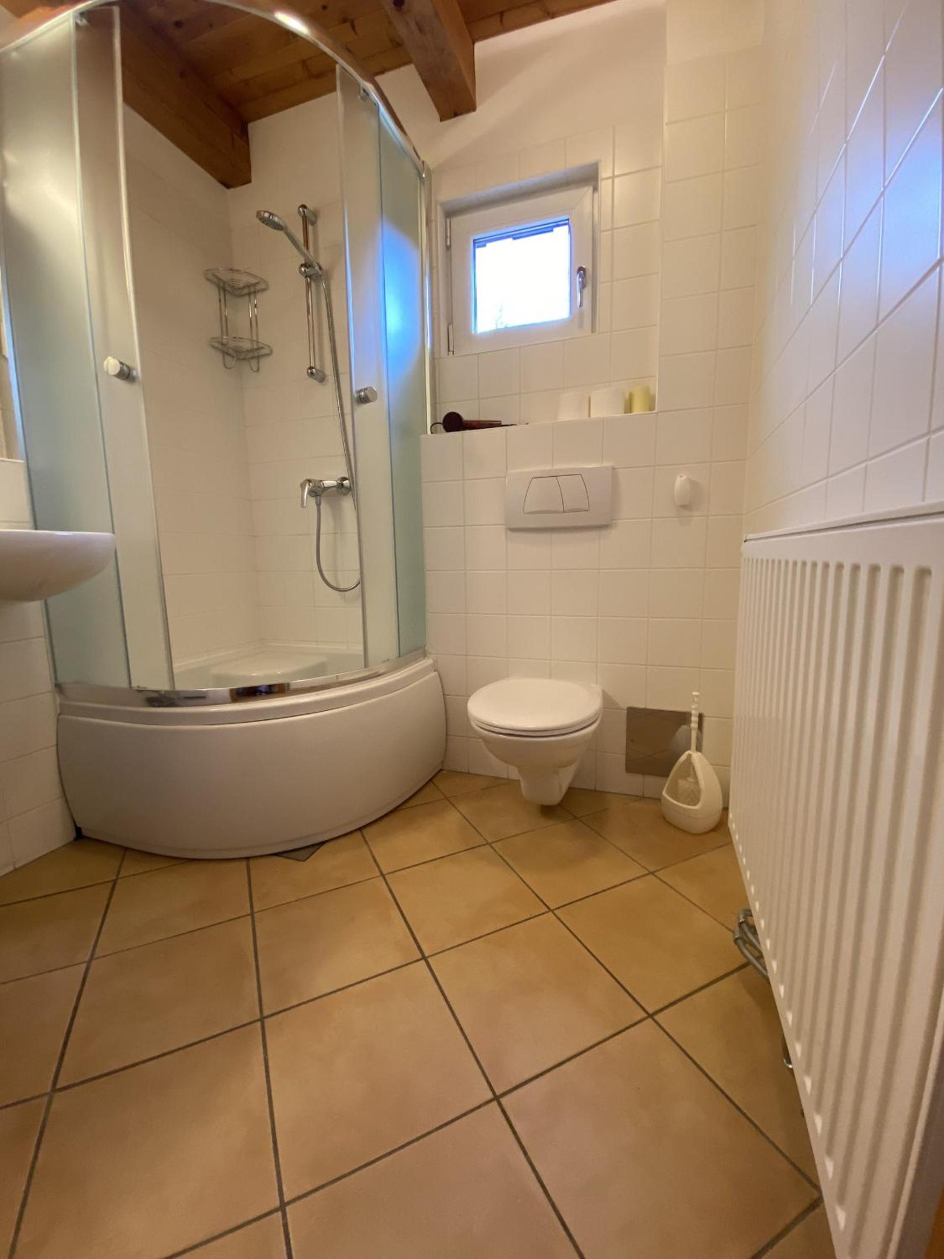 Three-Bedroom Holiday Home #5 photo 2