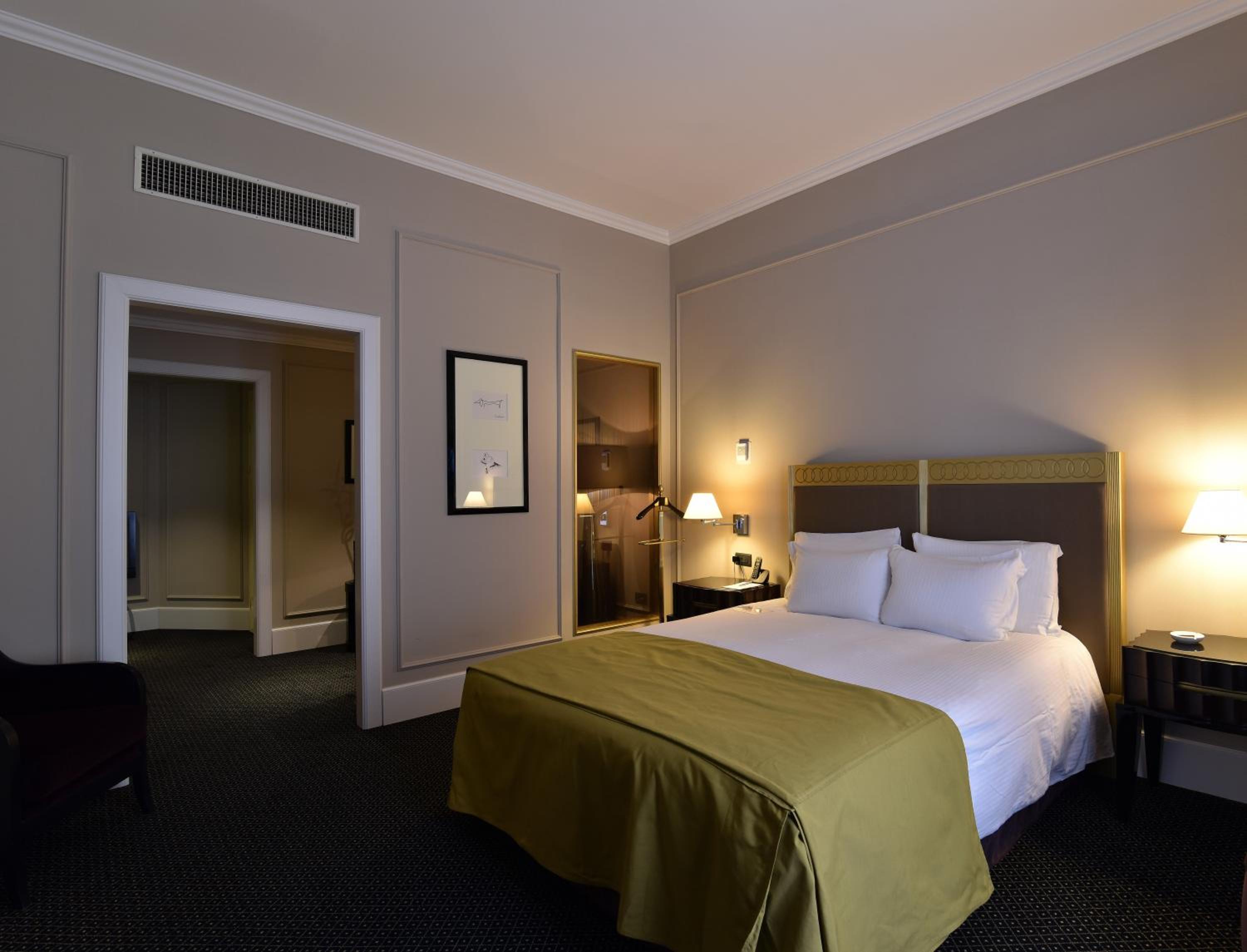Deluxe Queen Room photo 2