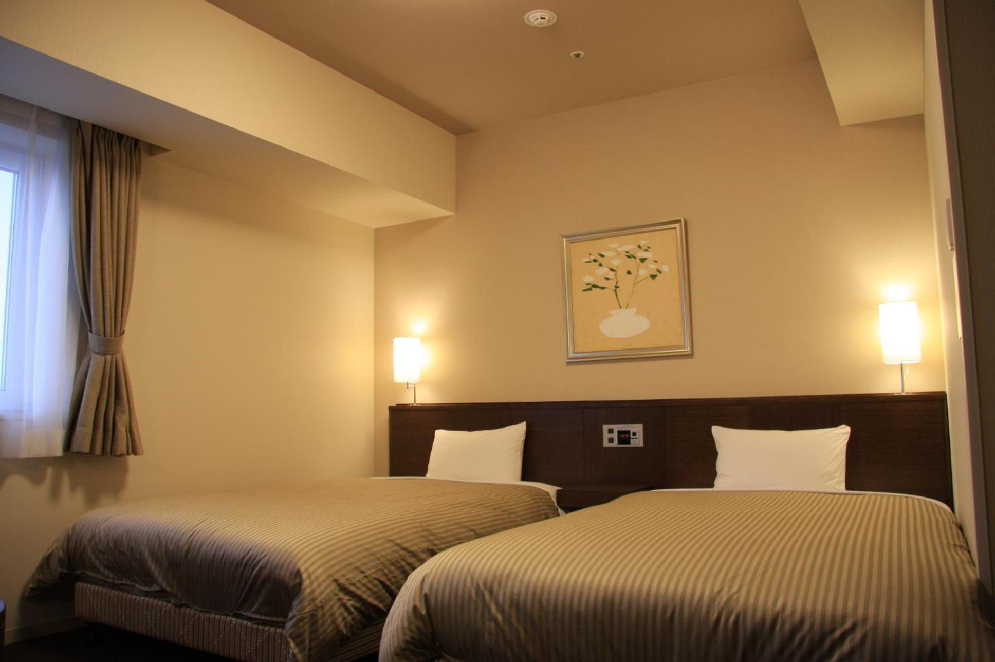 Twin Room - Smoking - Photo 9