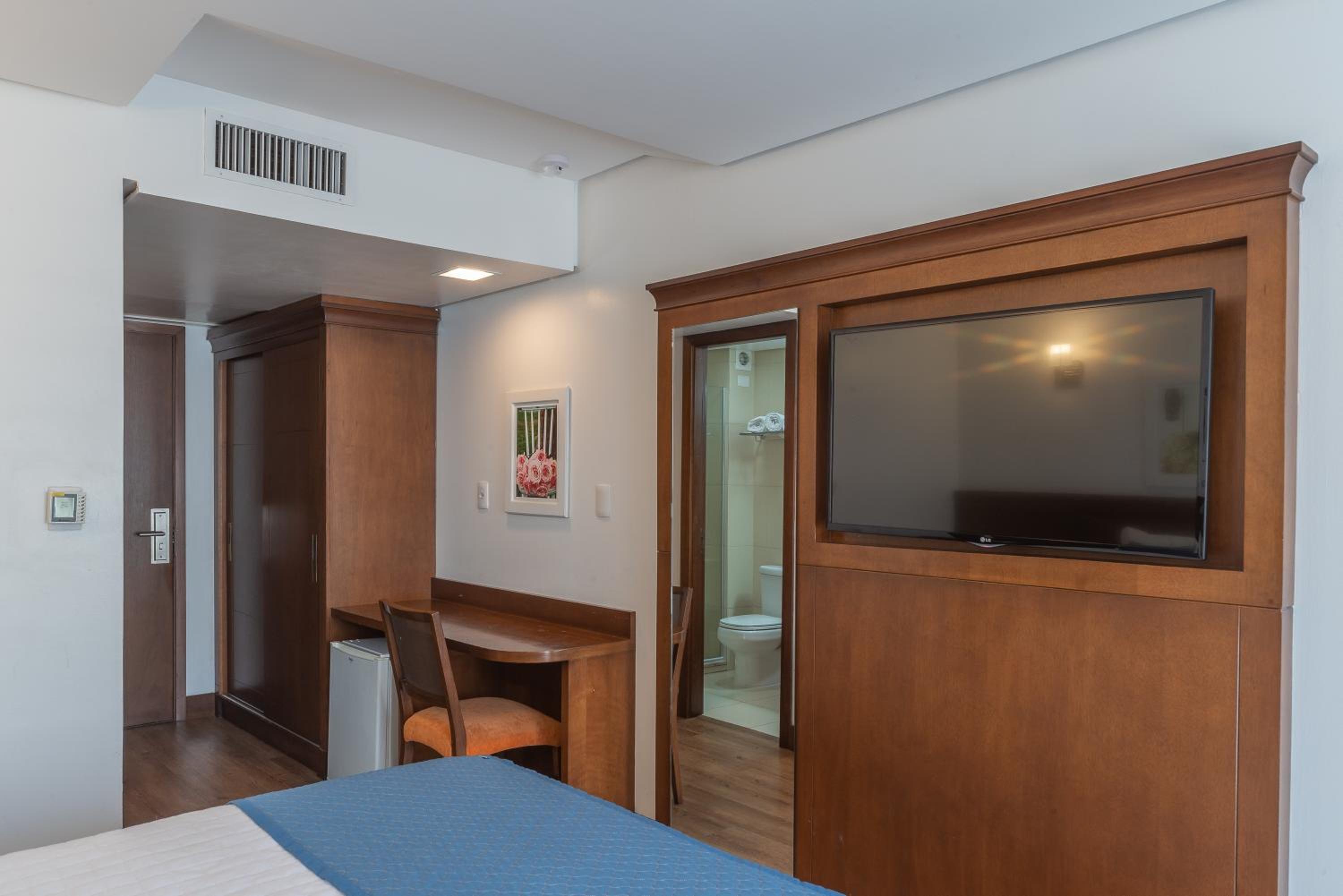 Deluxe Double Room thumbnail 5