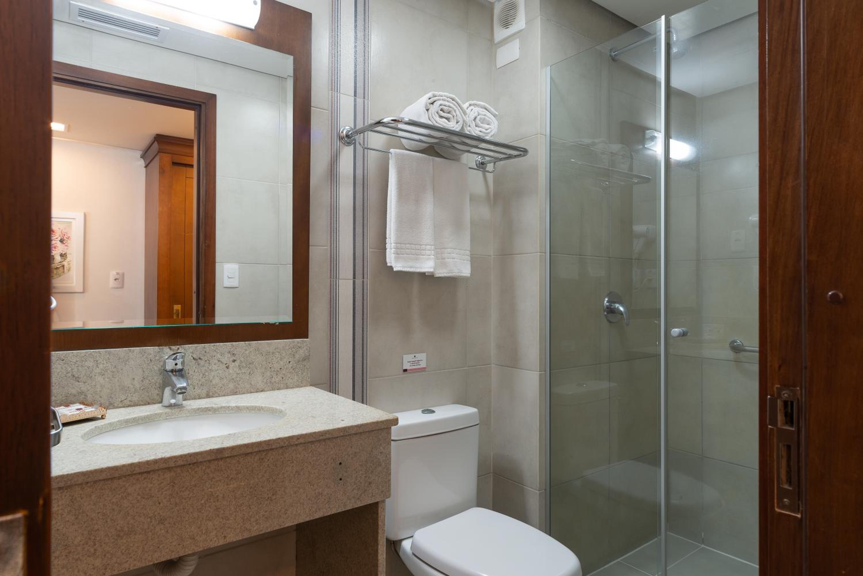 Deluxe Double Room thumbnail 6
