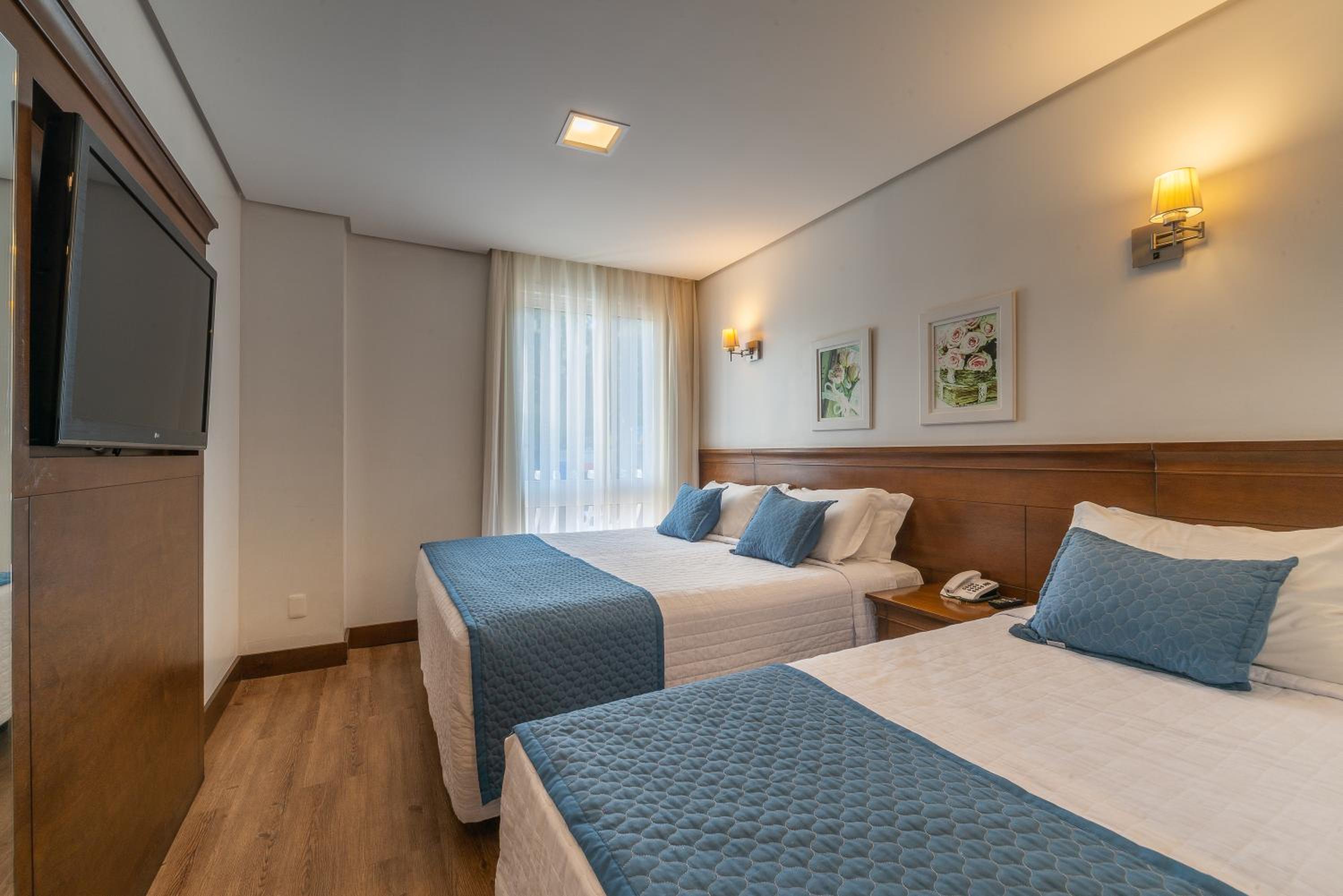 Deluxe Triple Room thumbnail 5