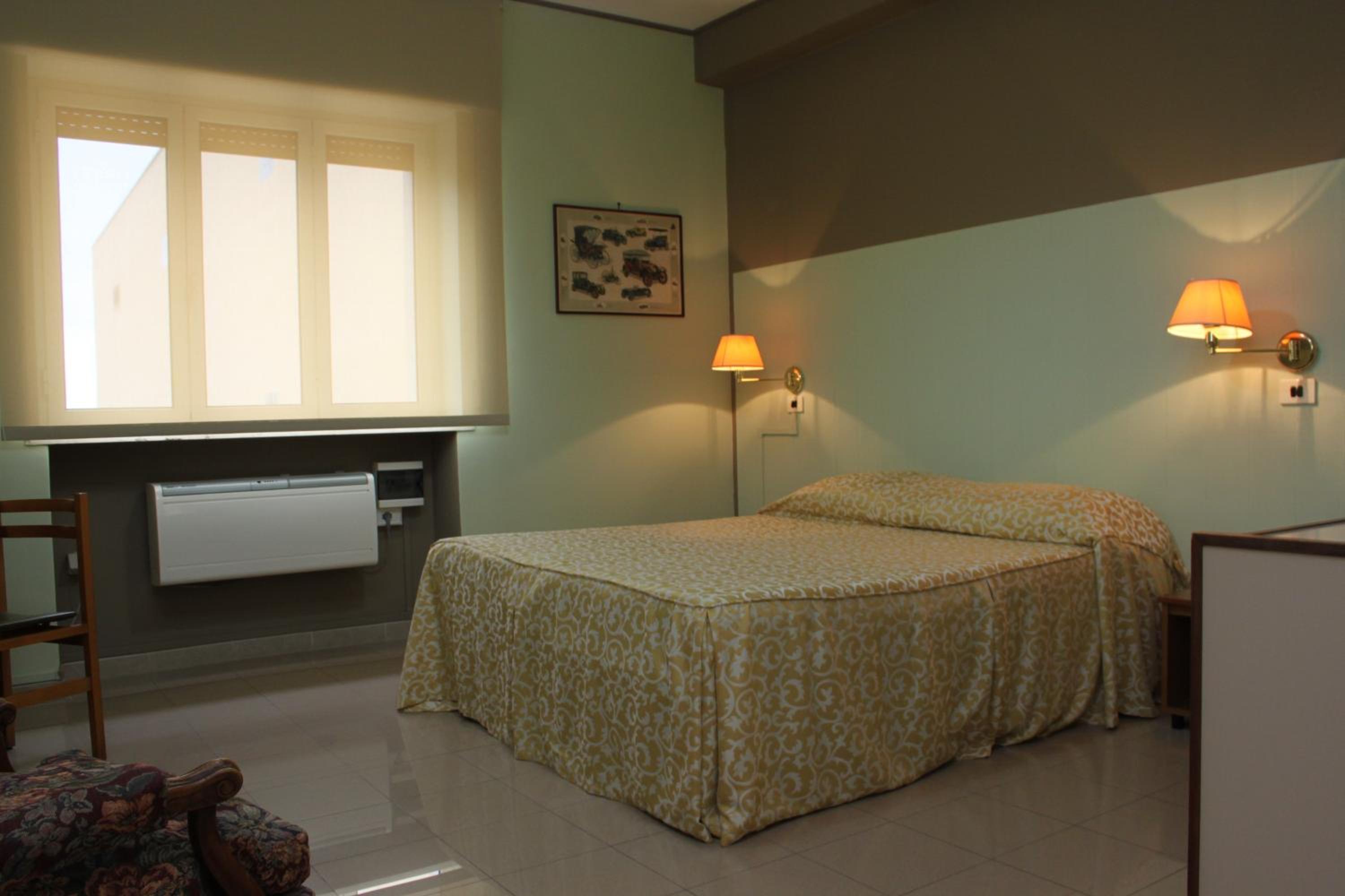 Double or Twin Room - Photo 5