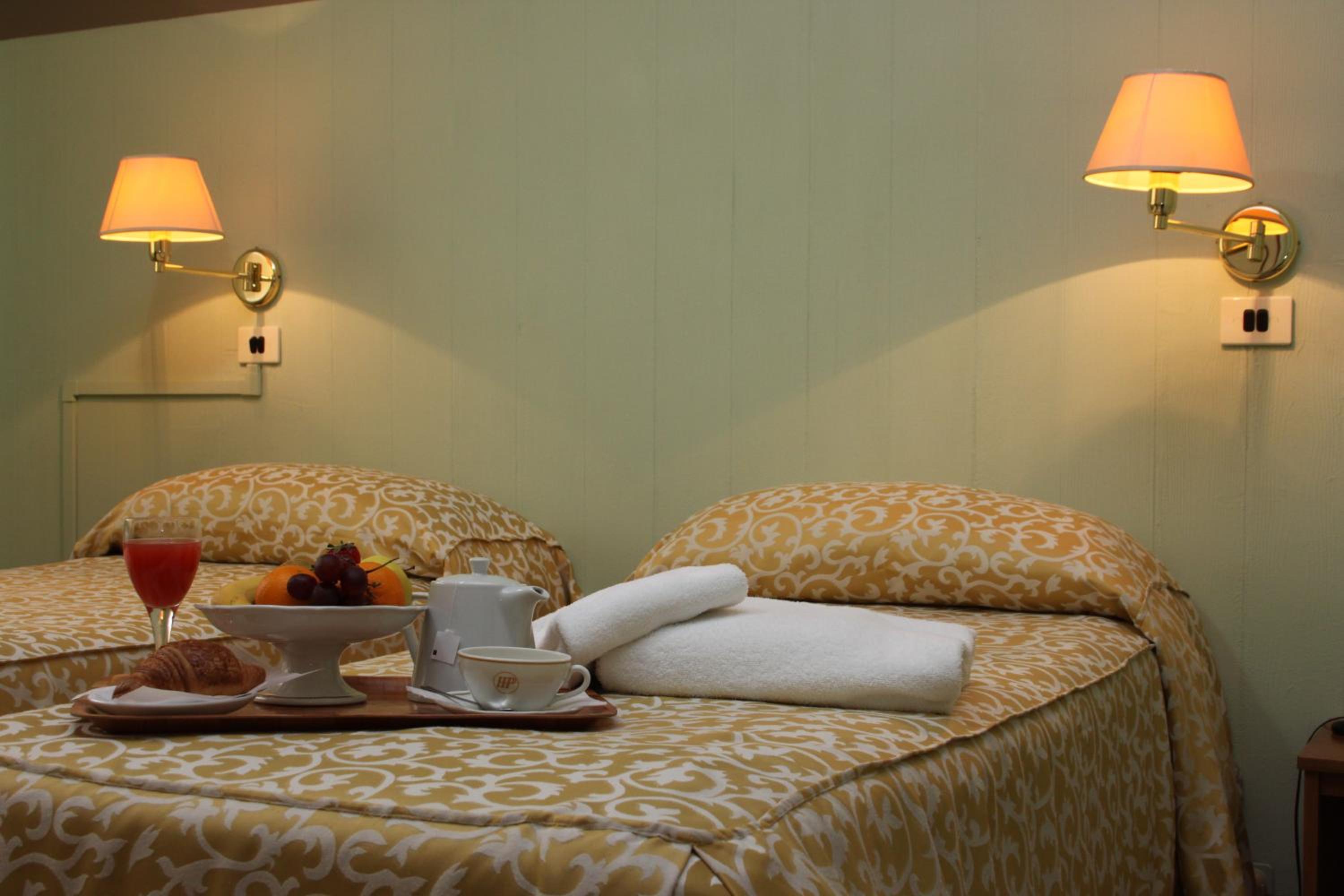 Double or Twin Room - Photo 4