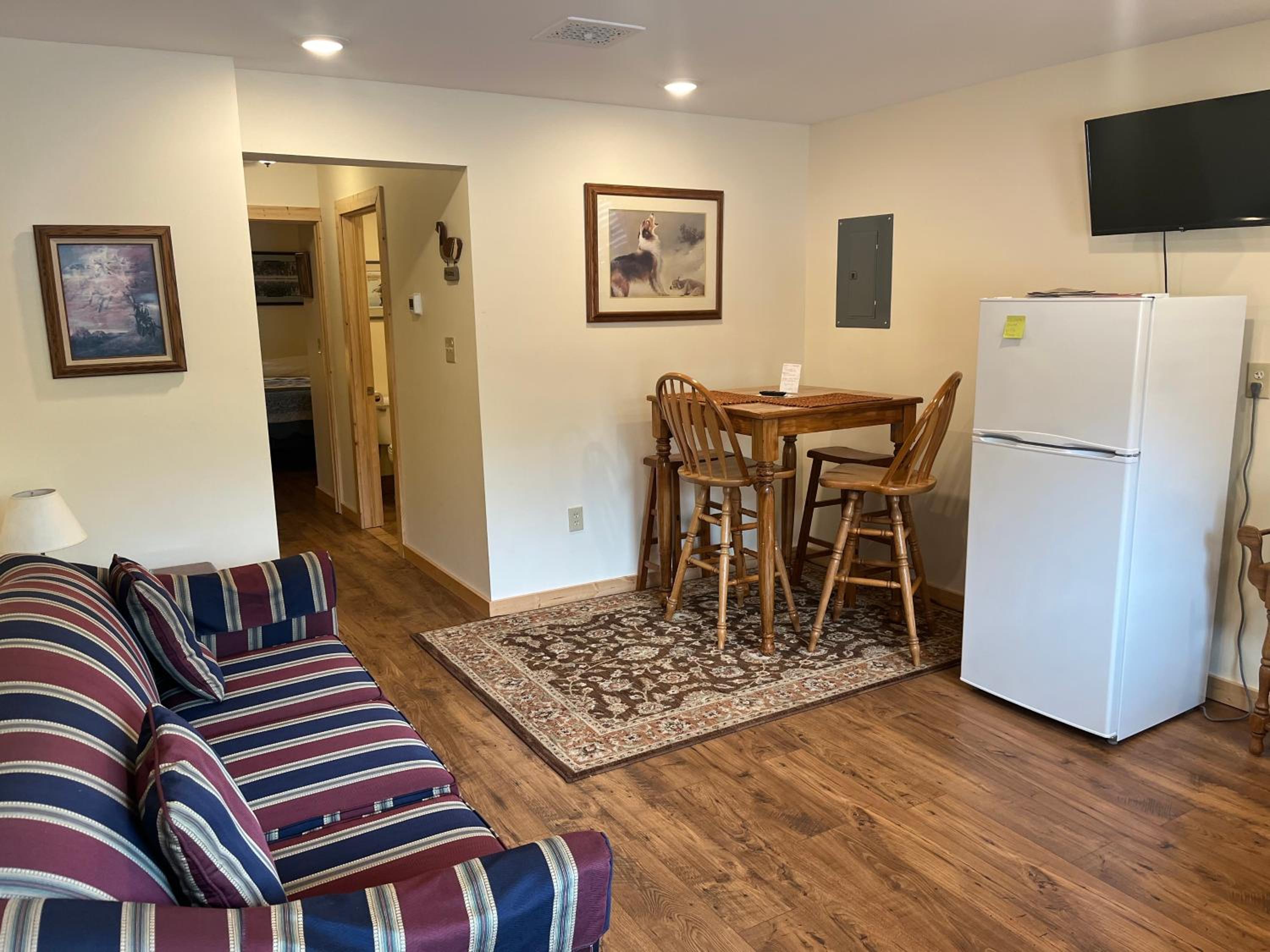Deluxe King Suite - Photo 1
