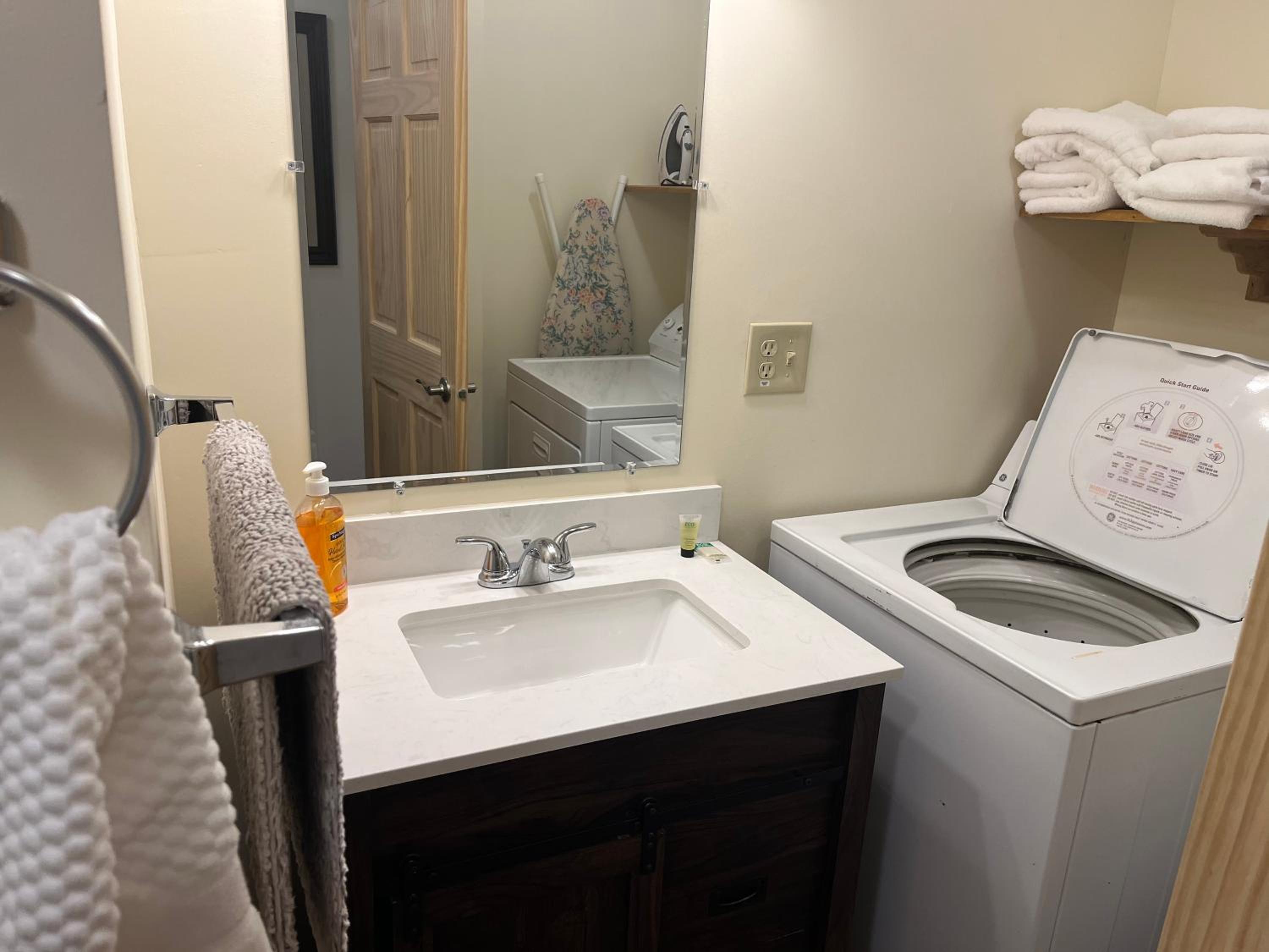 Deluxe King Suite - Photo 5