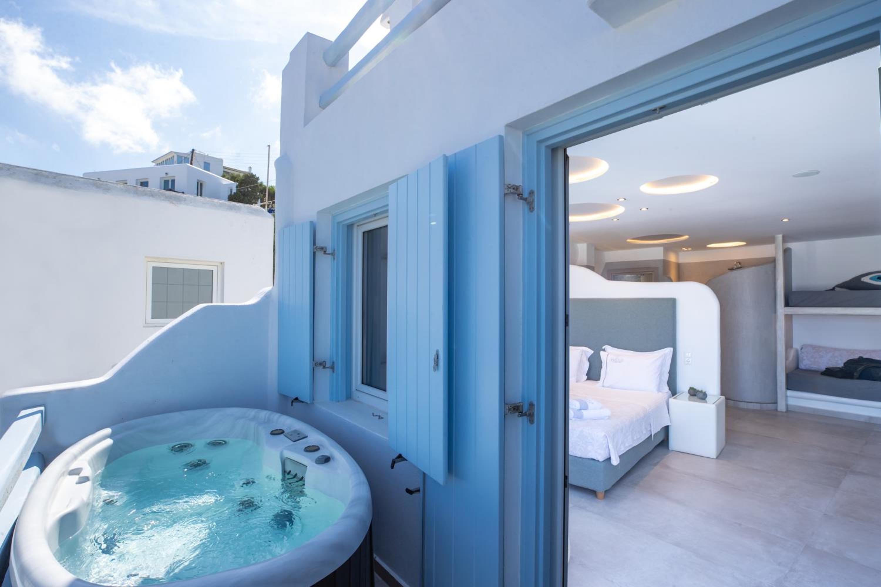 Suite with Outdoor Jacuzzi - Photo 11