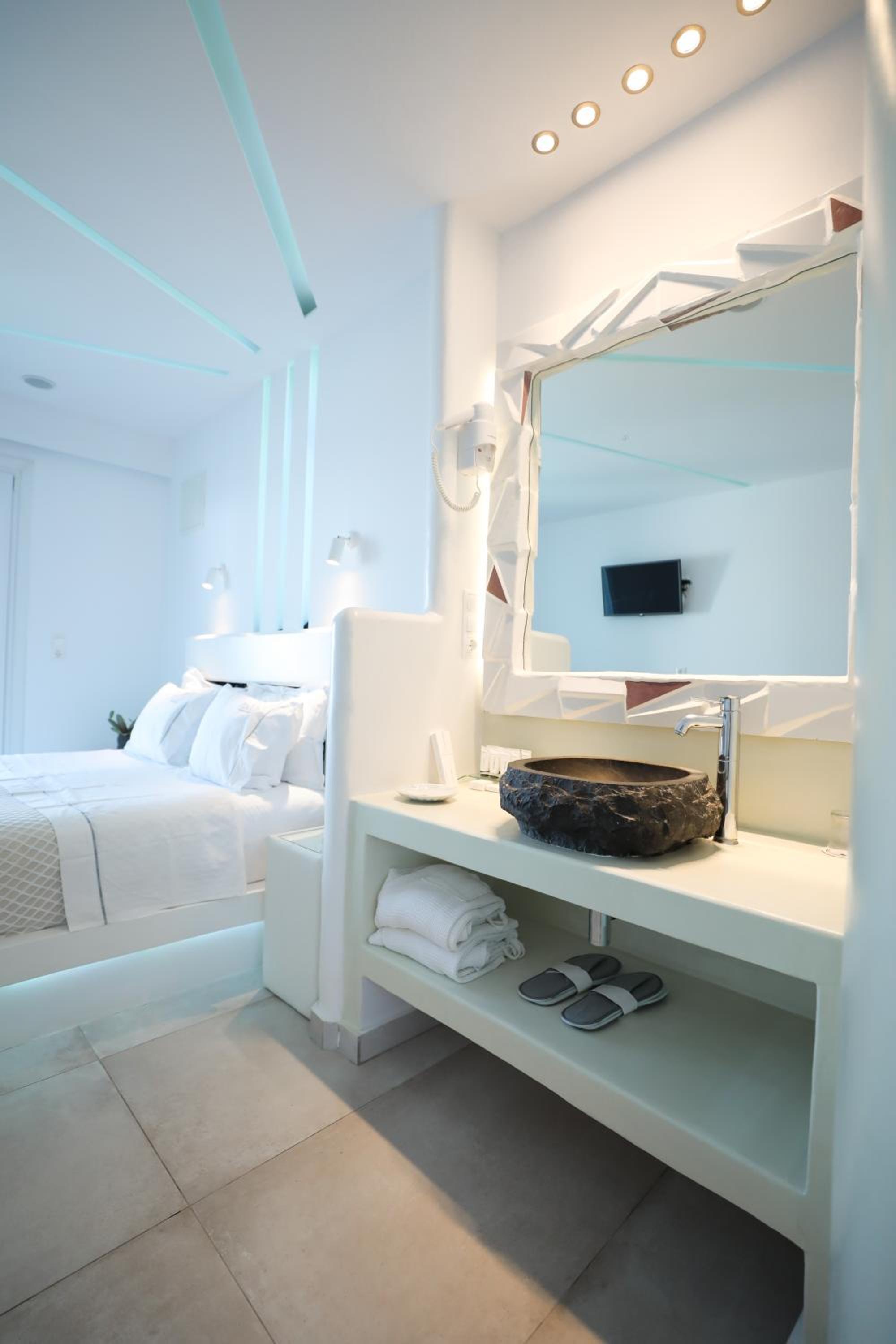 Suite with Outdoor Jacuzzi - Photo 5
