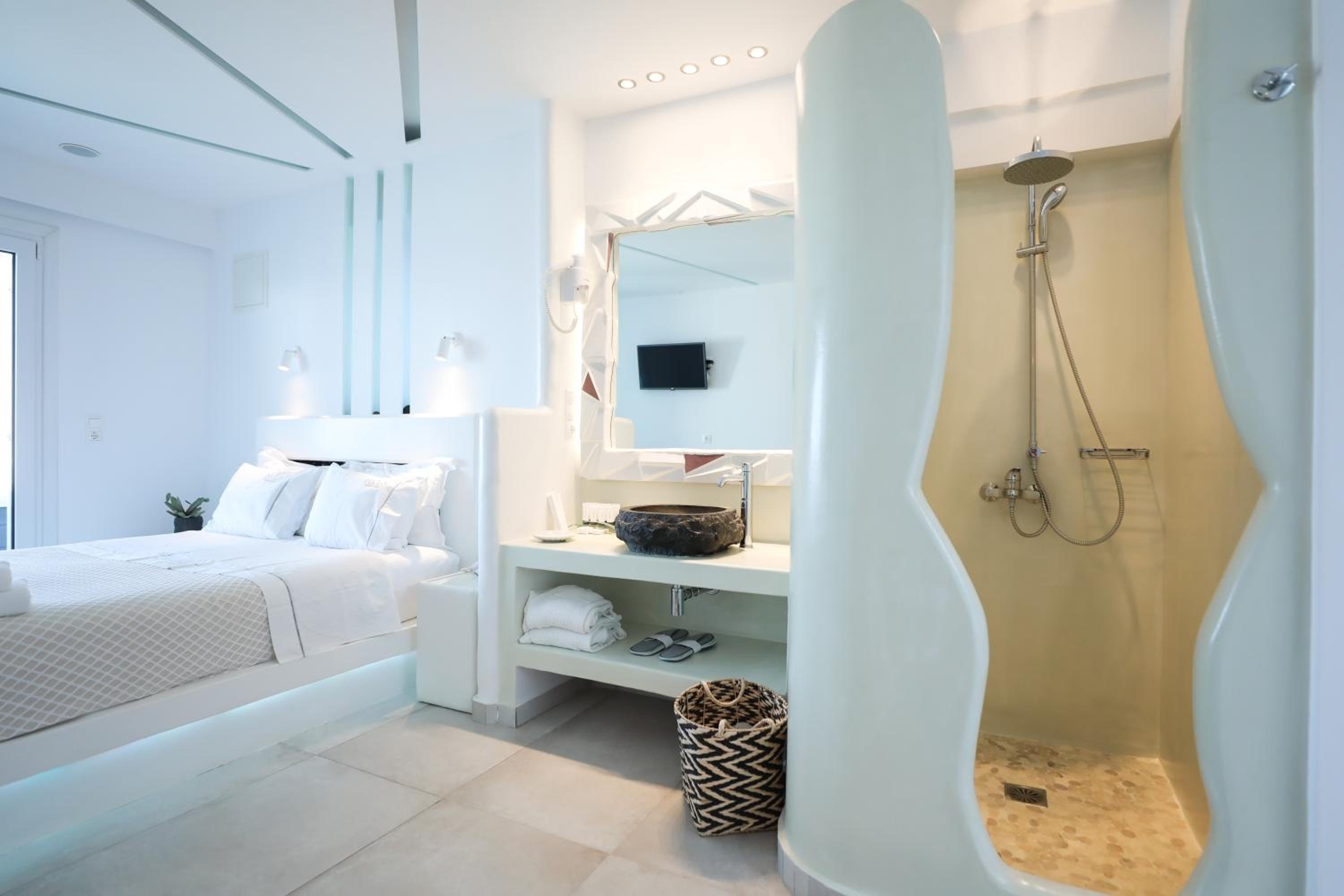 Suite with Outdoor Jacuzzi - Photo 7
