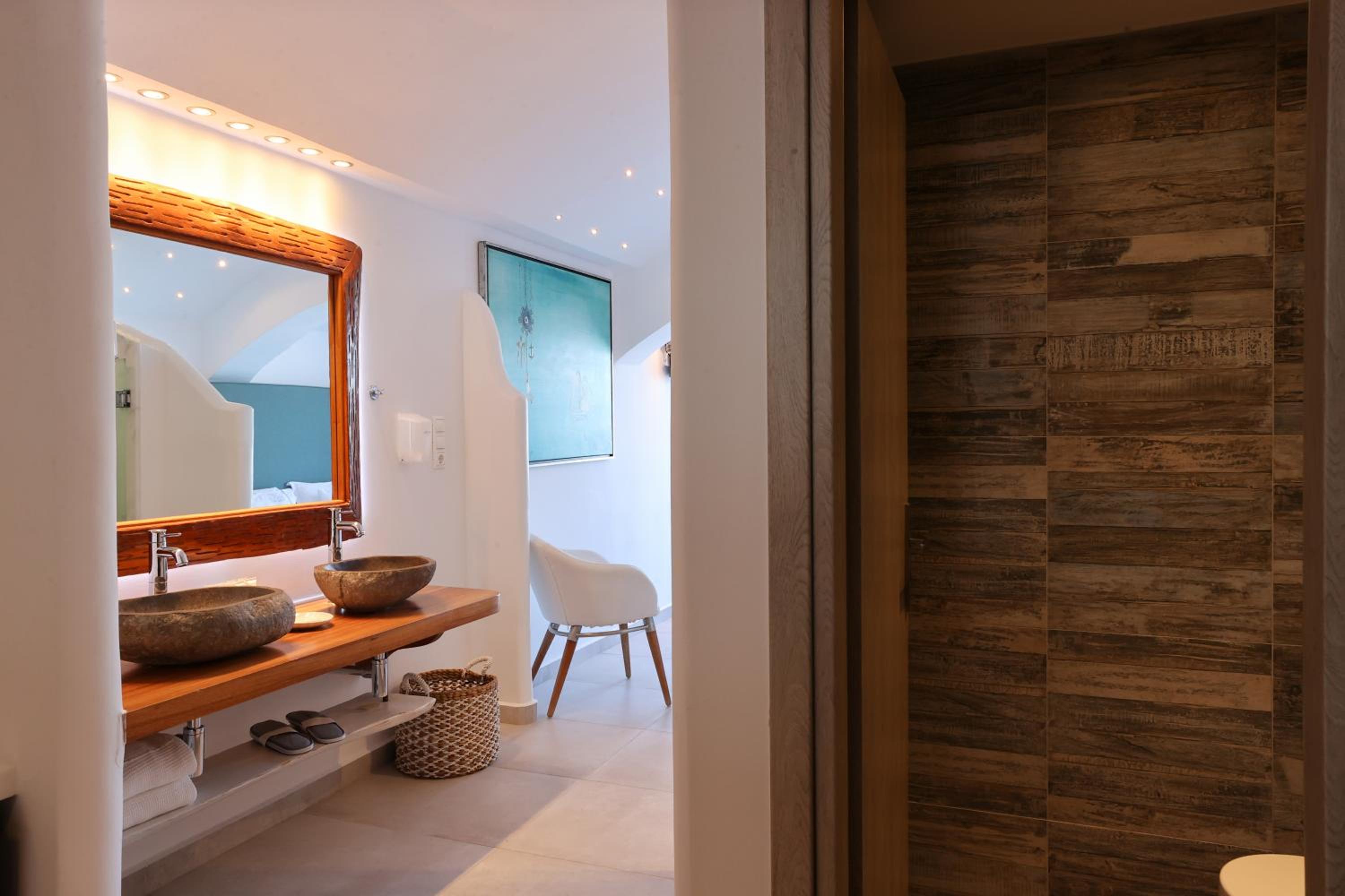 Suite with Outdoor Jacuzzi - Photo 10