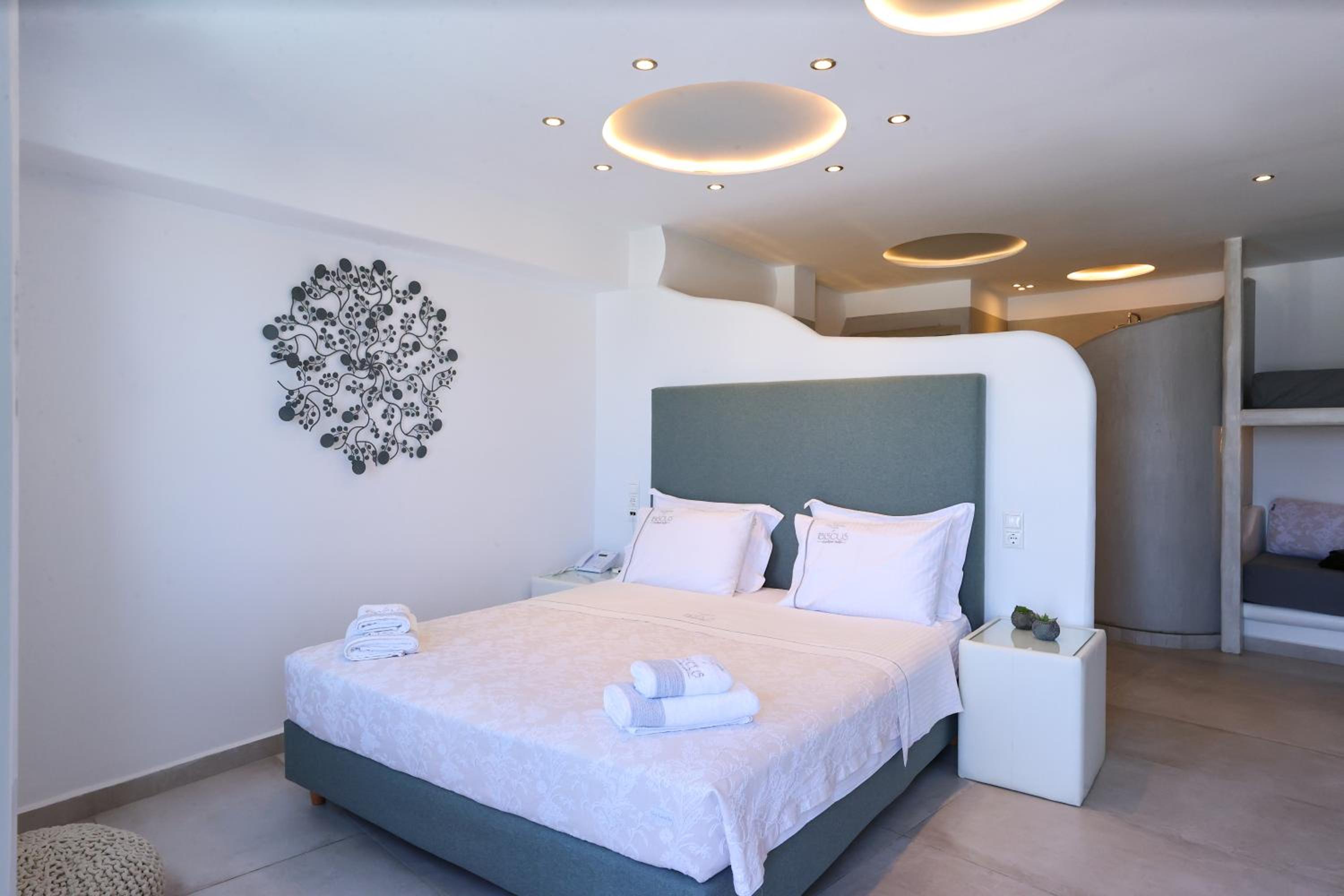 Suite with Outdoor Jacuzzi - Photo 9