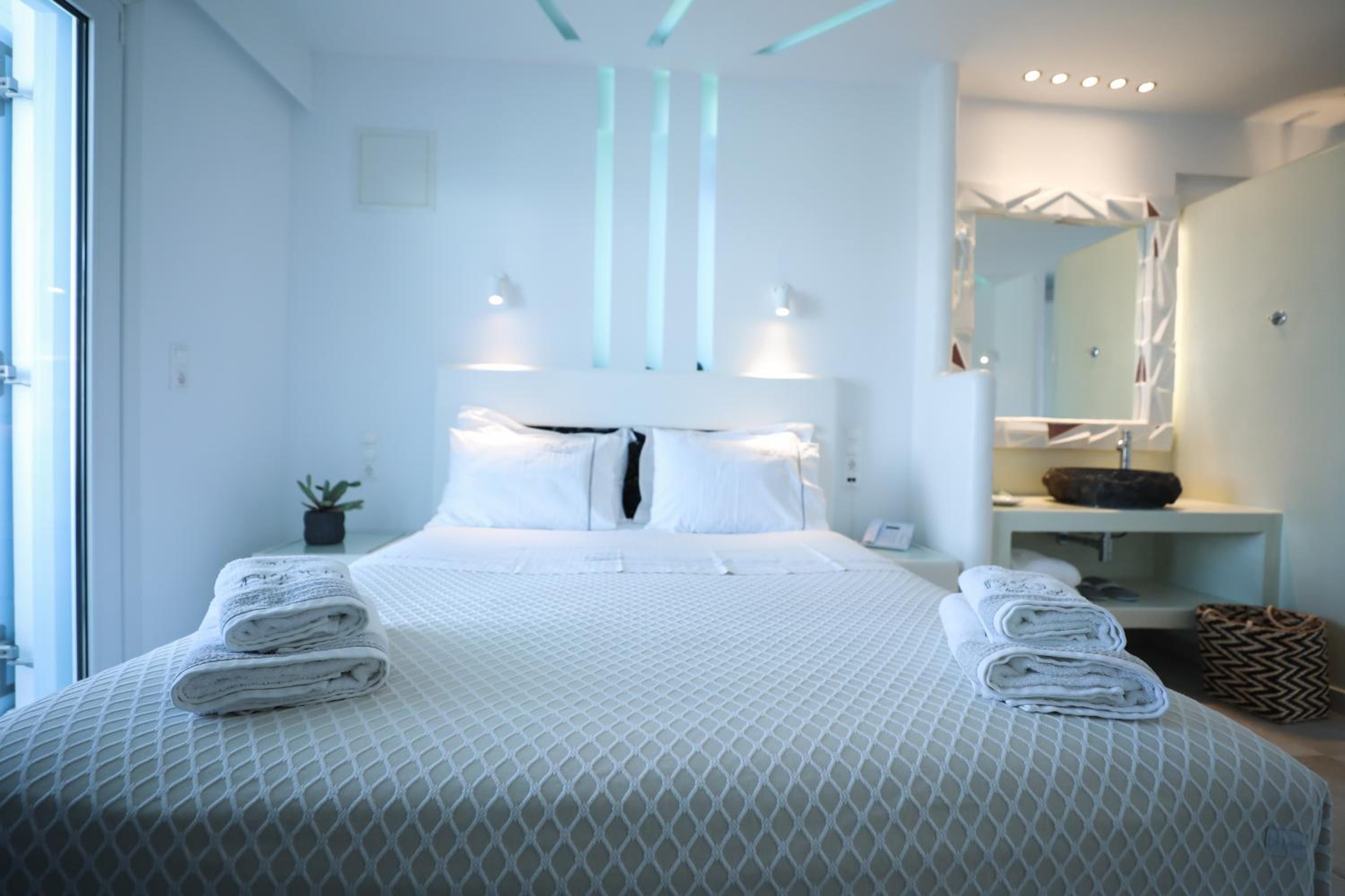 Suite with Outdoor Jacuzzi - Photo 13