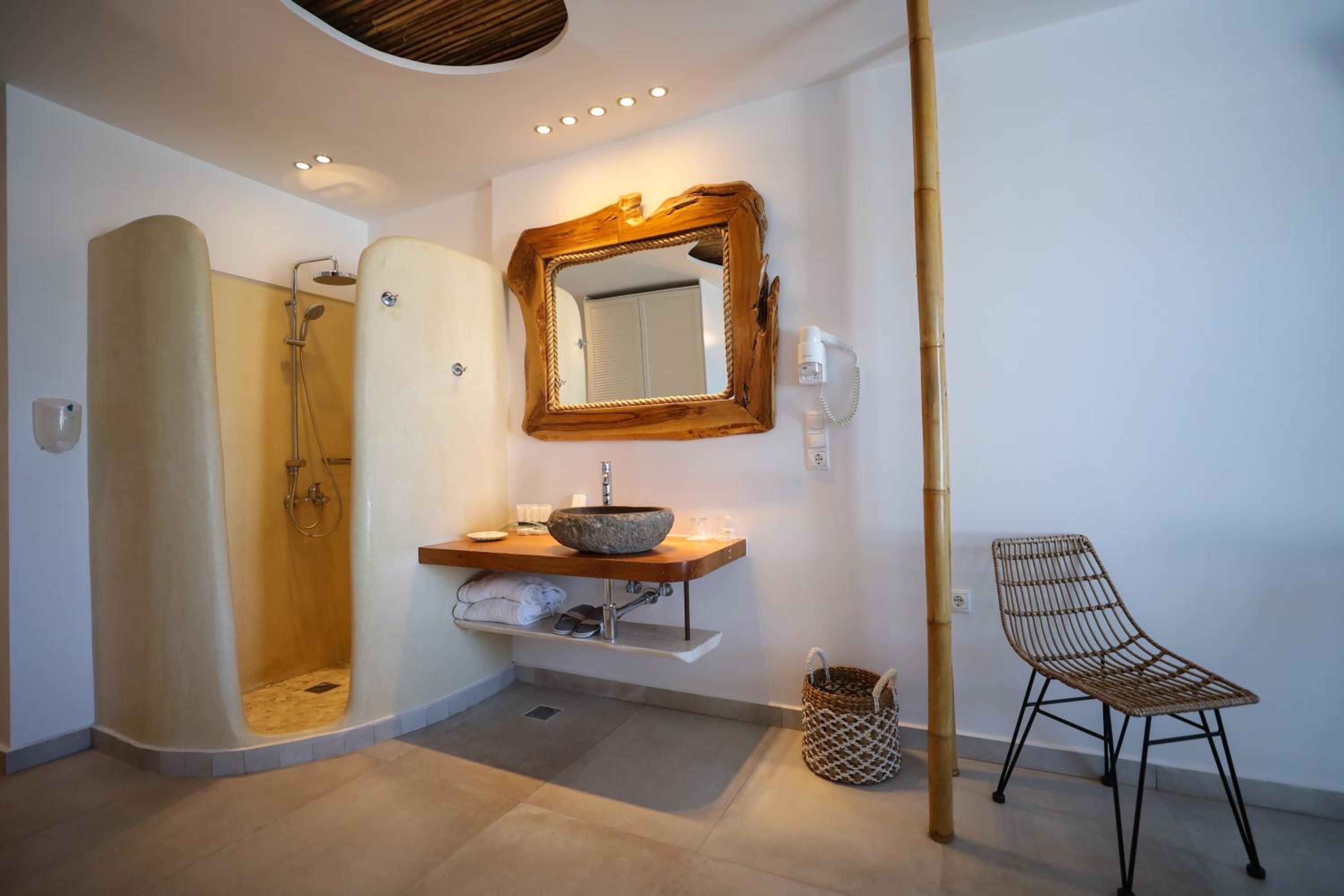 Suite with Outdoor Jacuzzi - Photo 19