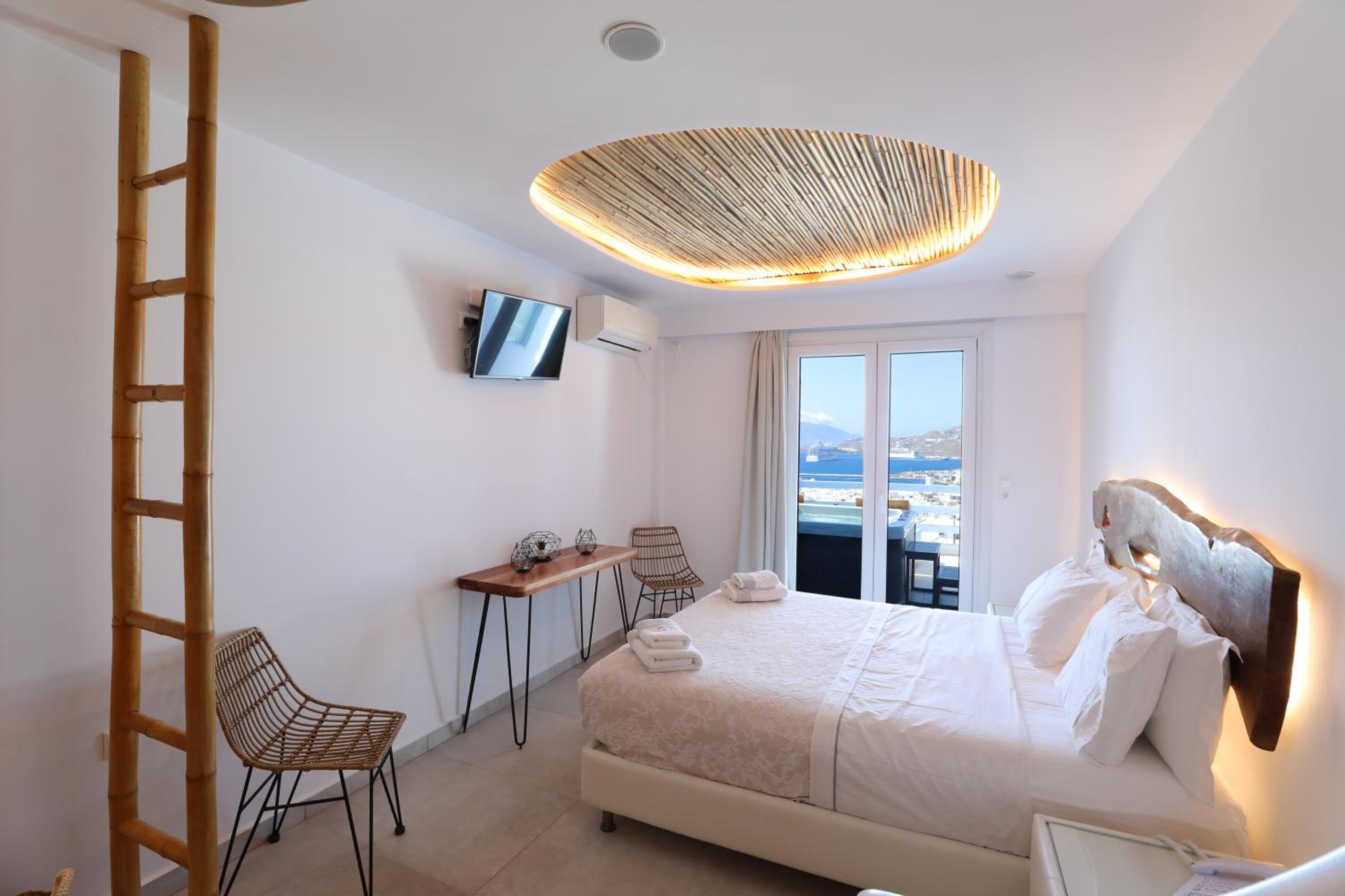 Suite with Outdoor Jacuzzi - Photo 18