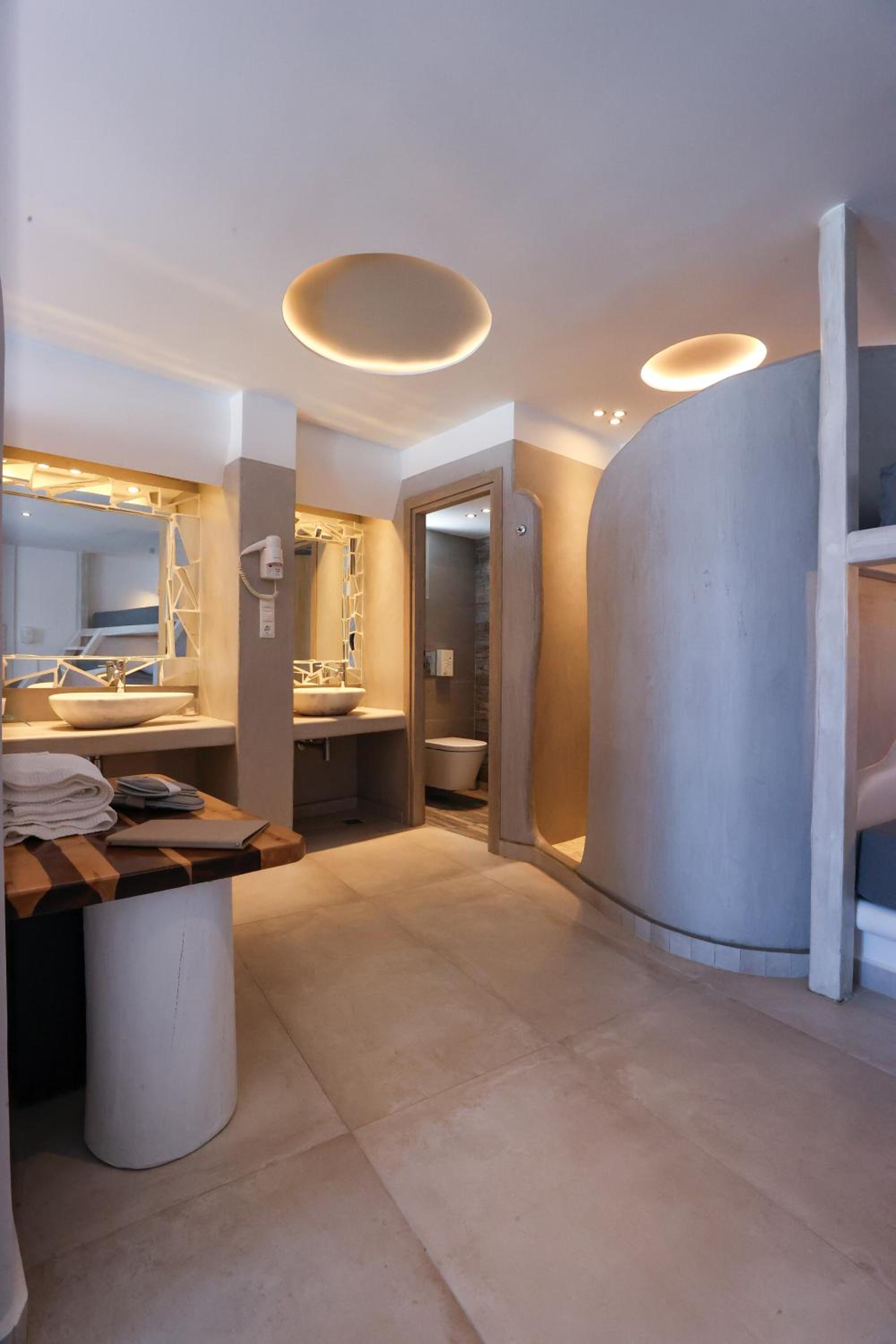 Suite with Outdoor Jacuzzi - Photo 16