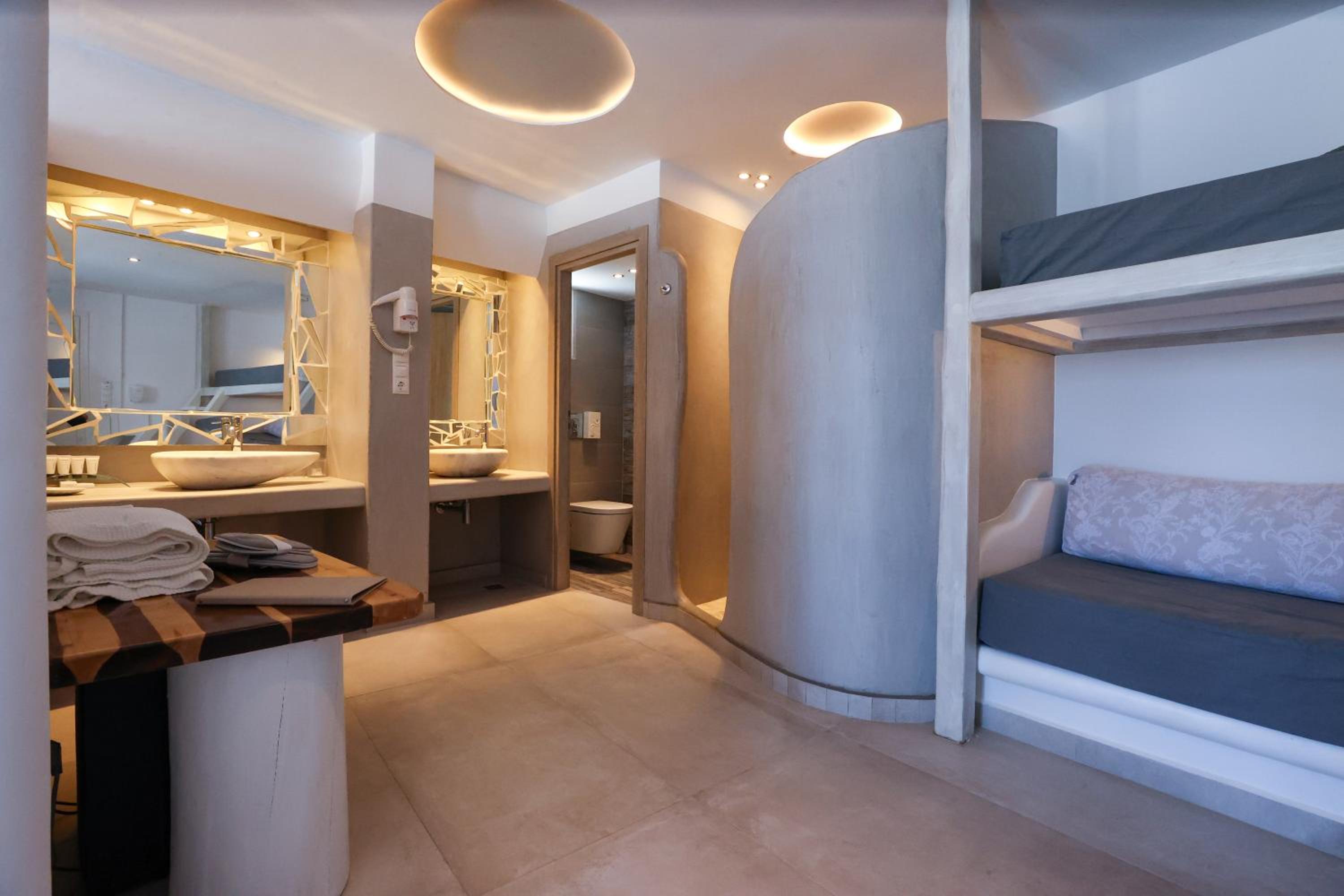 Suite with Outdoor Jacuzzi - Photo 21