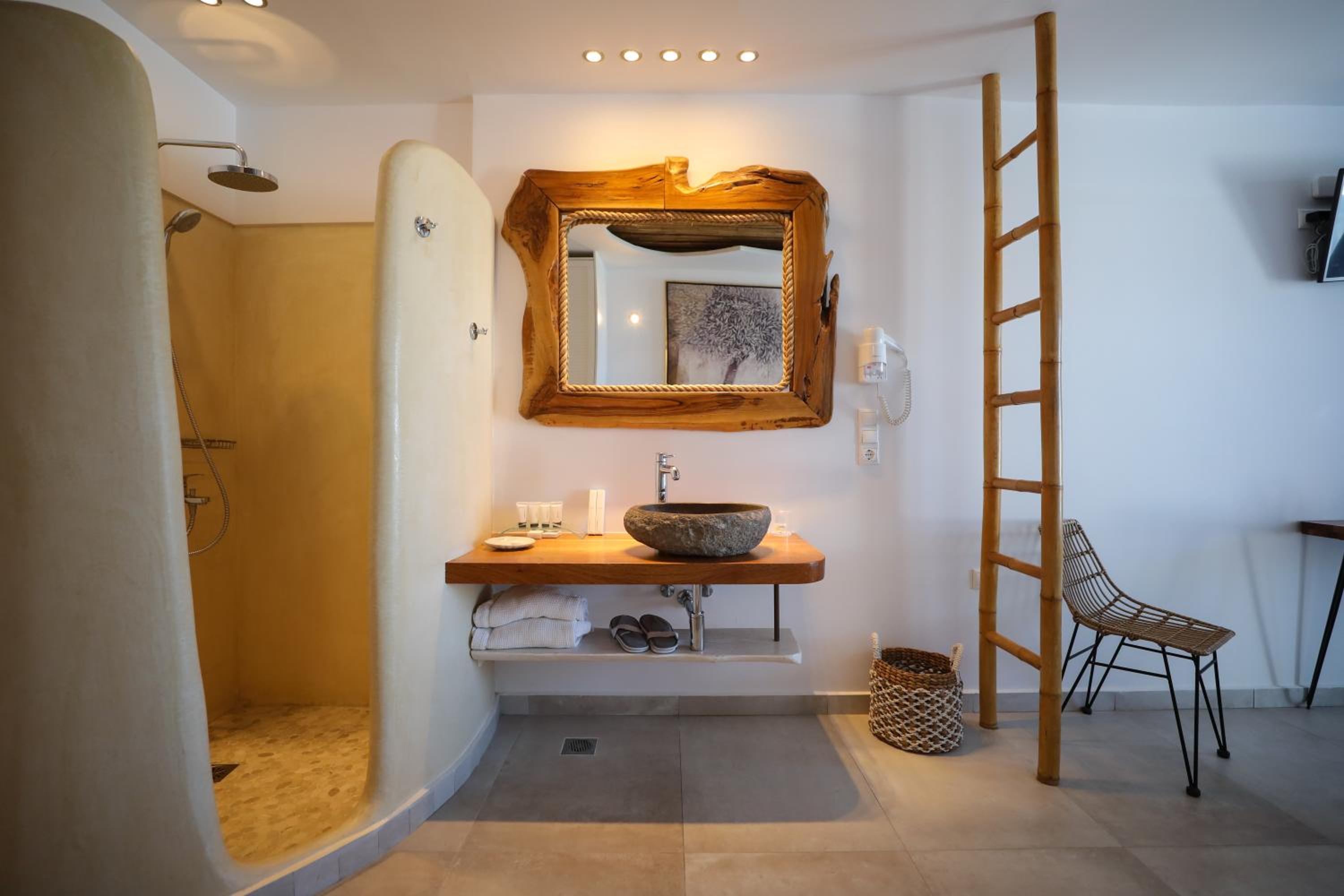 Suite with Outdoor Jacuzzi - Photo 24