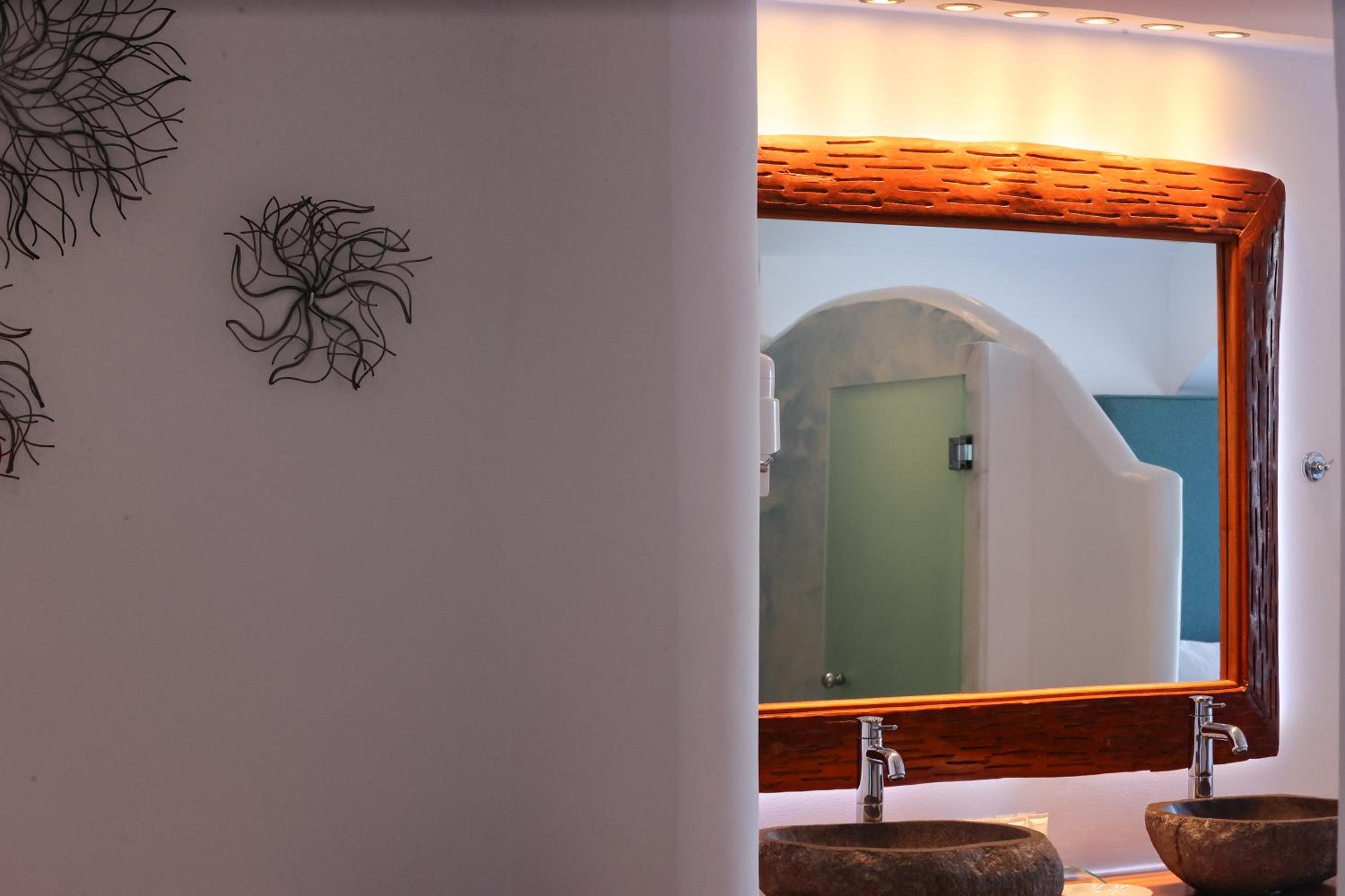 Suite with Outdoor Jacuzzi - Photo 22