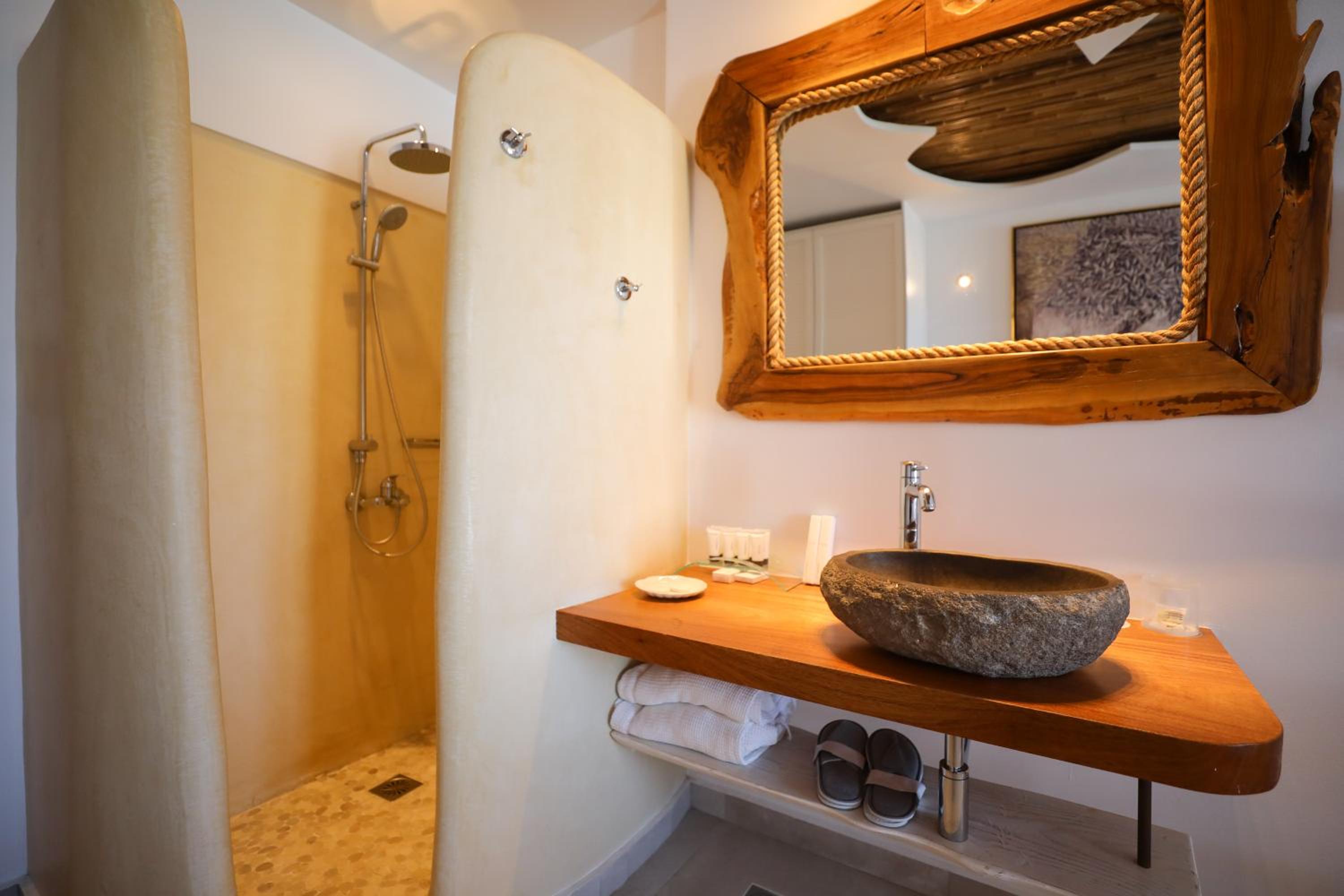 Suite with Outdoor Jacuzzi - Photo 28