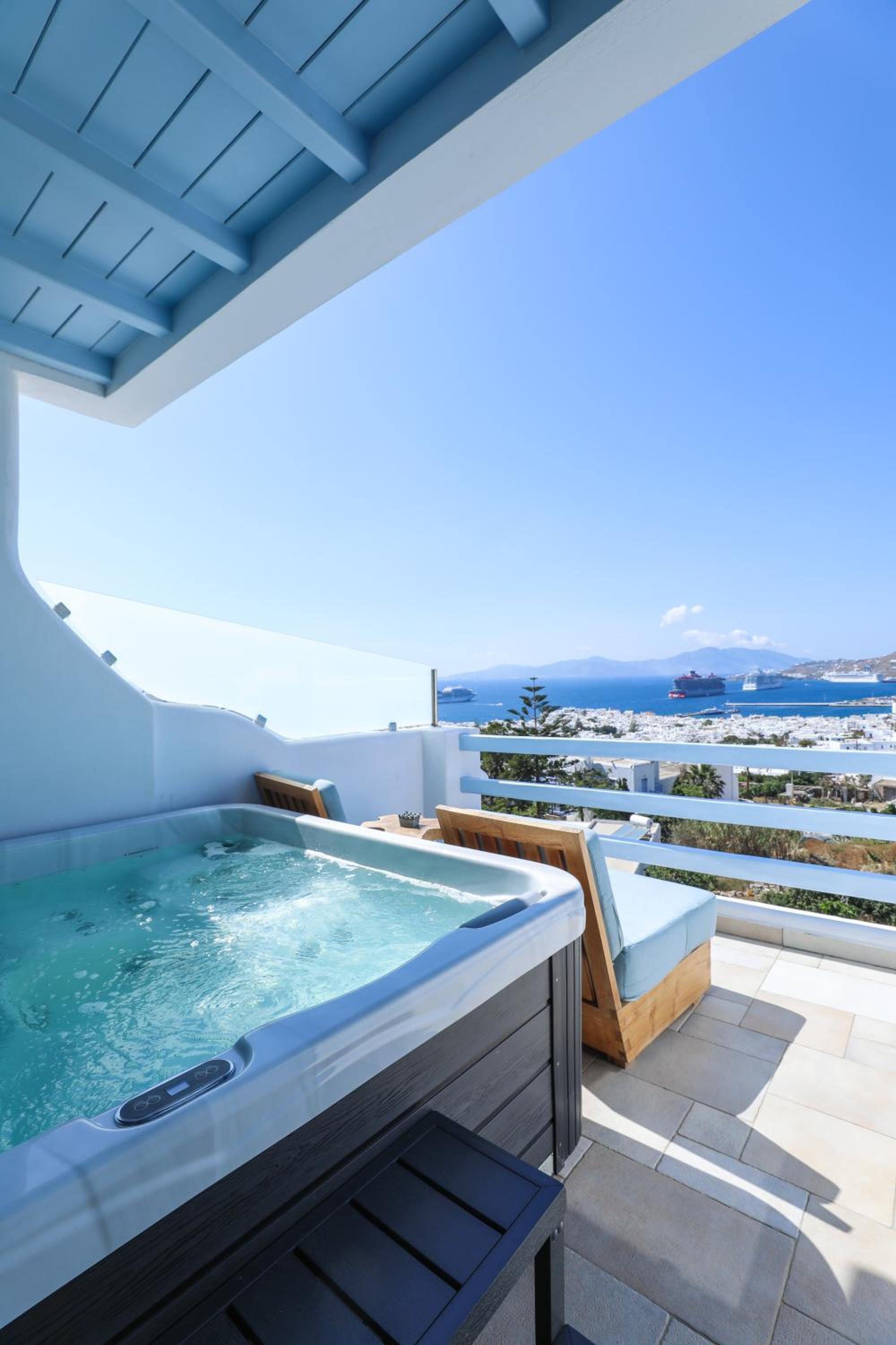 Suite with Outdoor Jacuzzi - Photo 35
