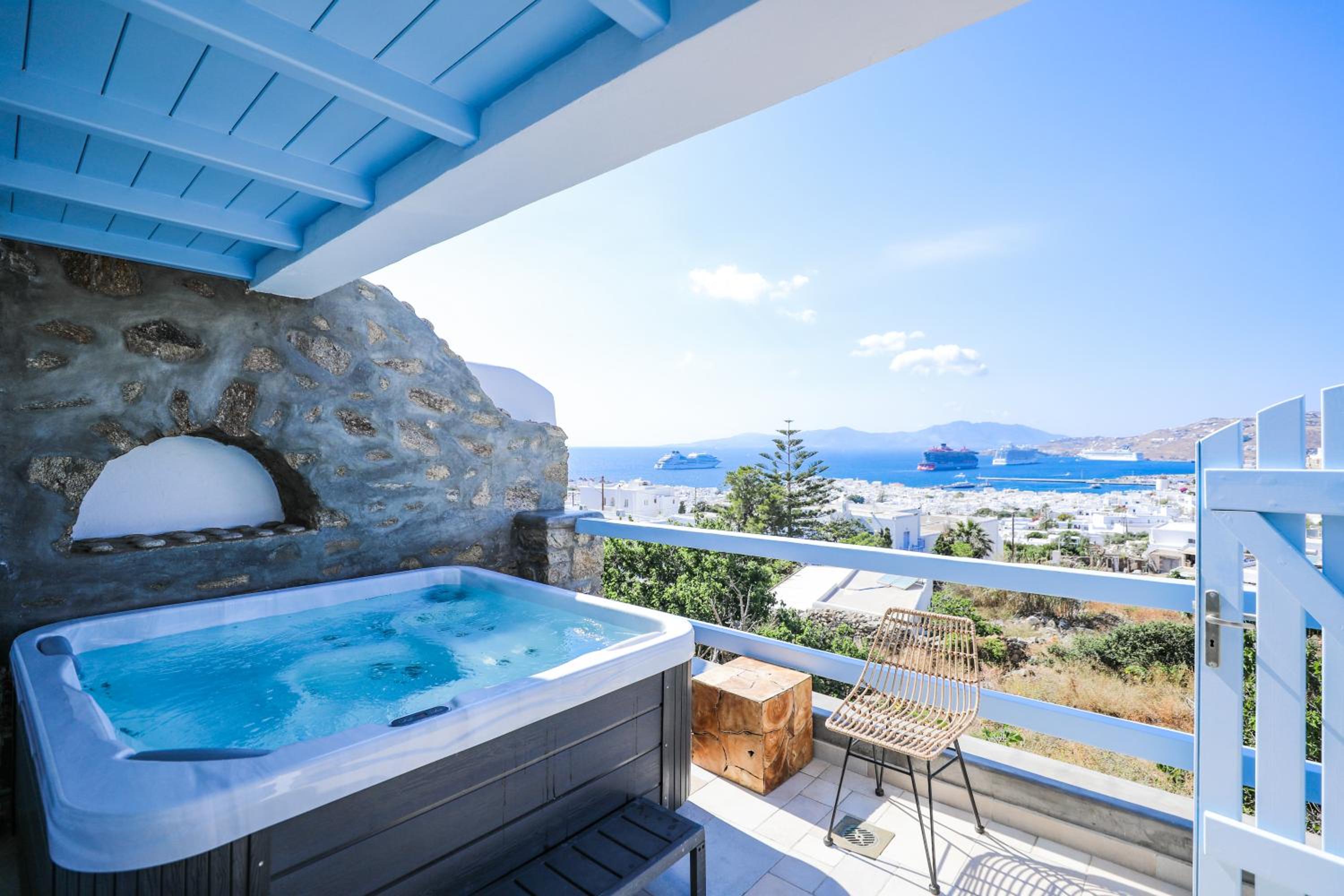 Suite with Outdoor Jacuzzi - Photo 30