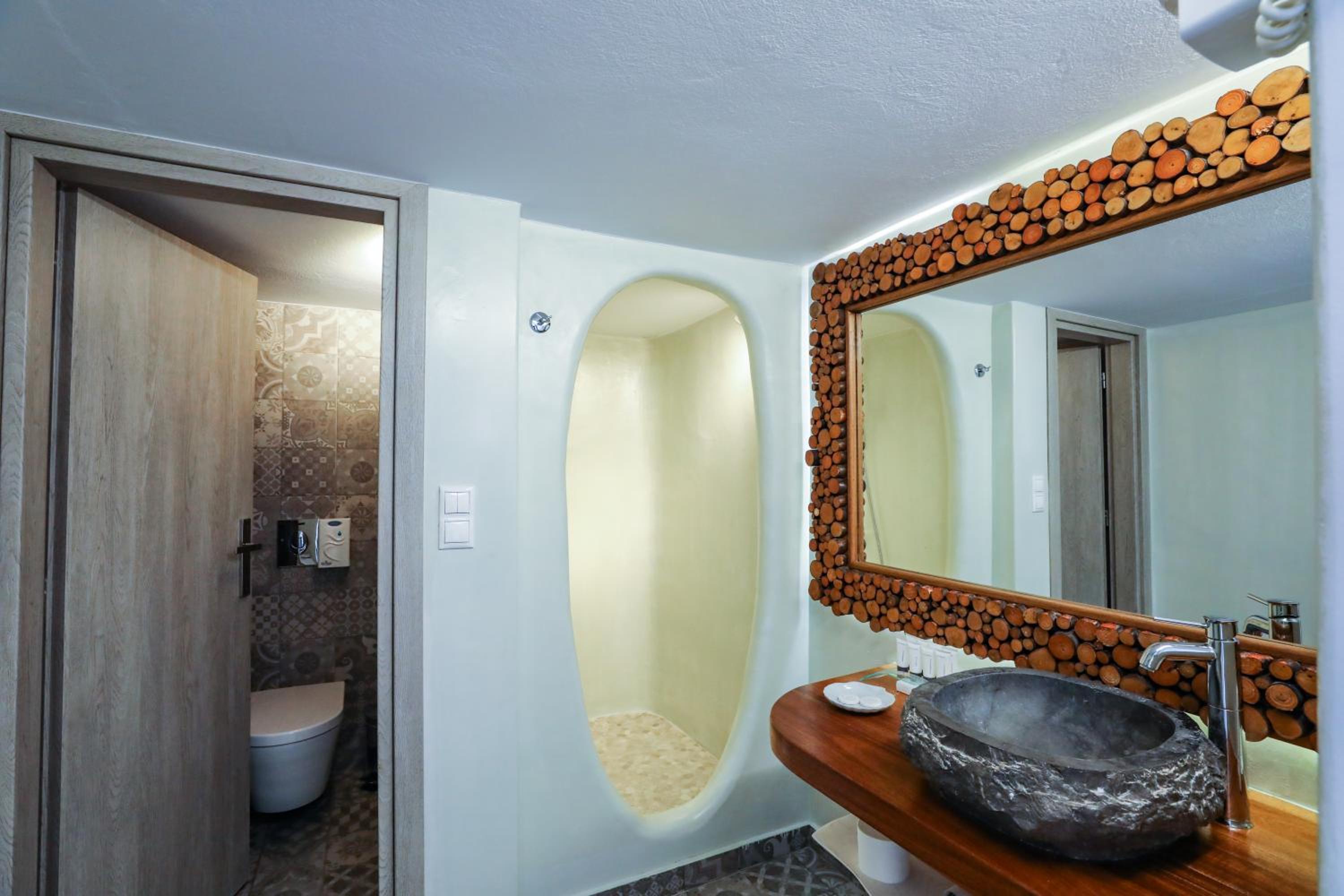 Suite with Outdoor Jacuzzi - Photo 27