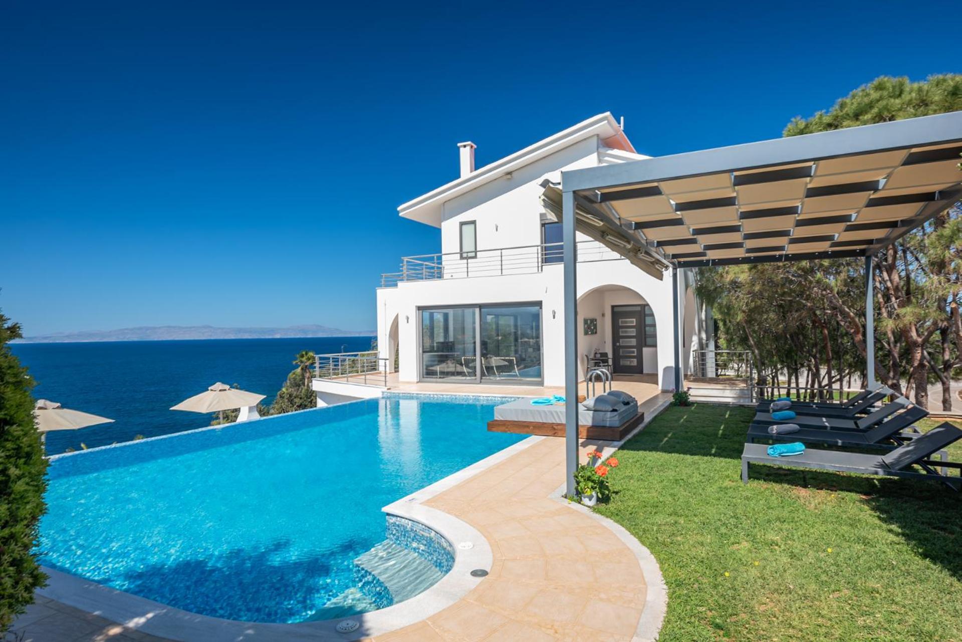 Villa photo 2