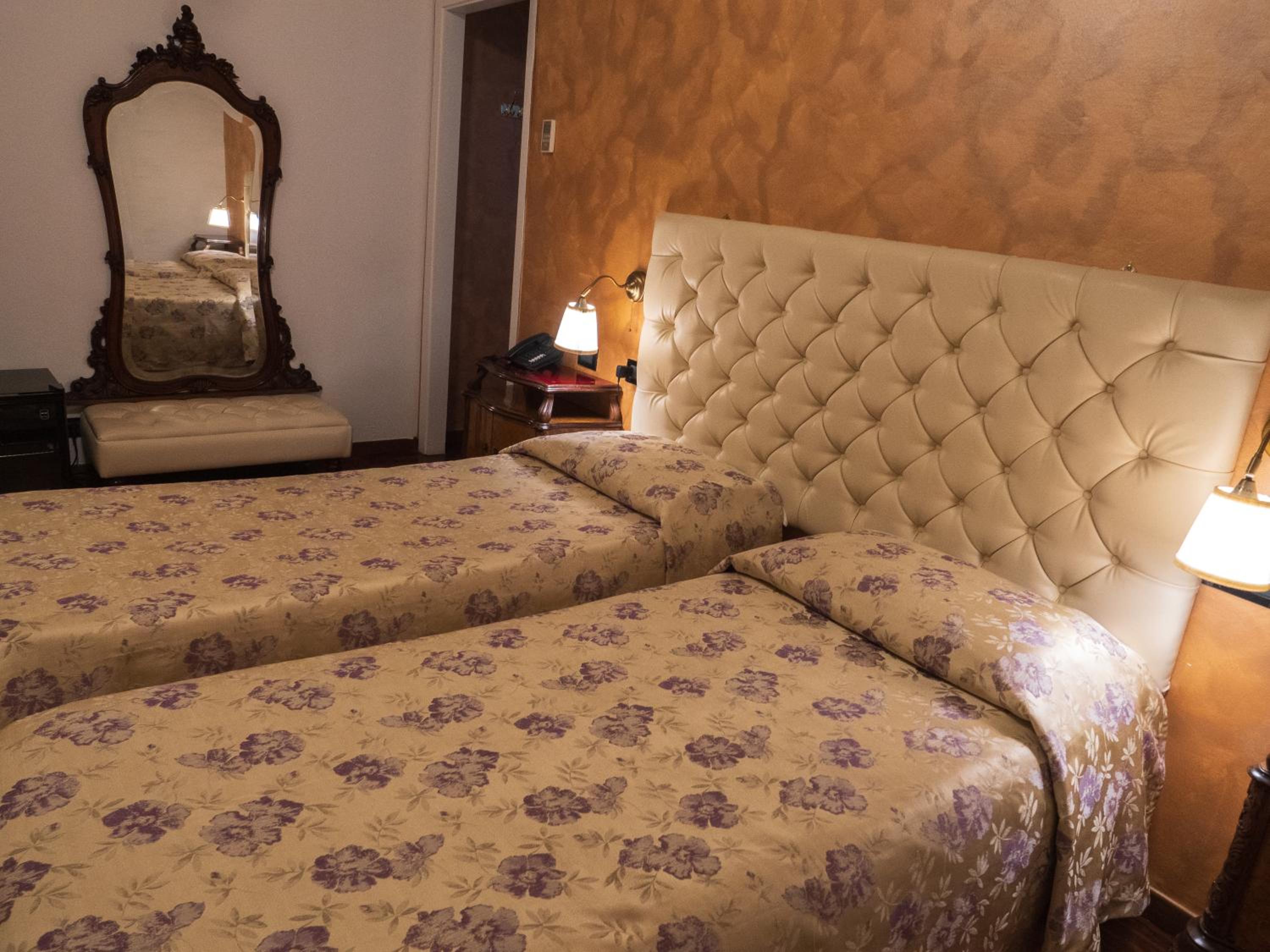 Double or Twin Room photo 2