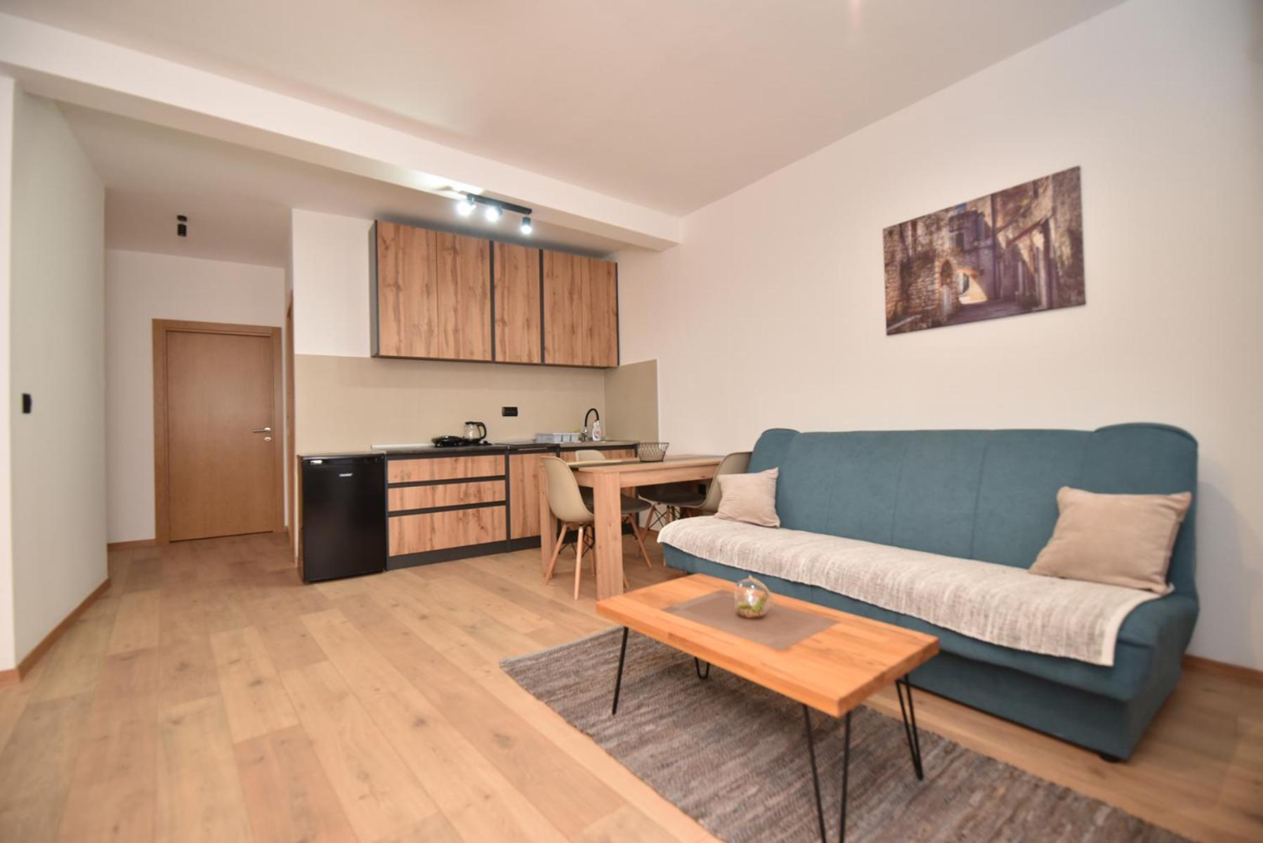 One-Bedroom Apartment photo 1