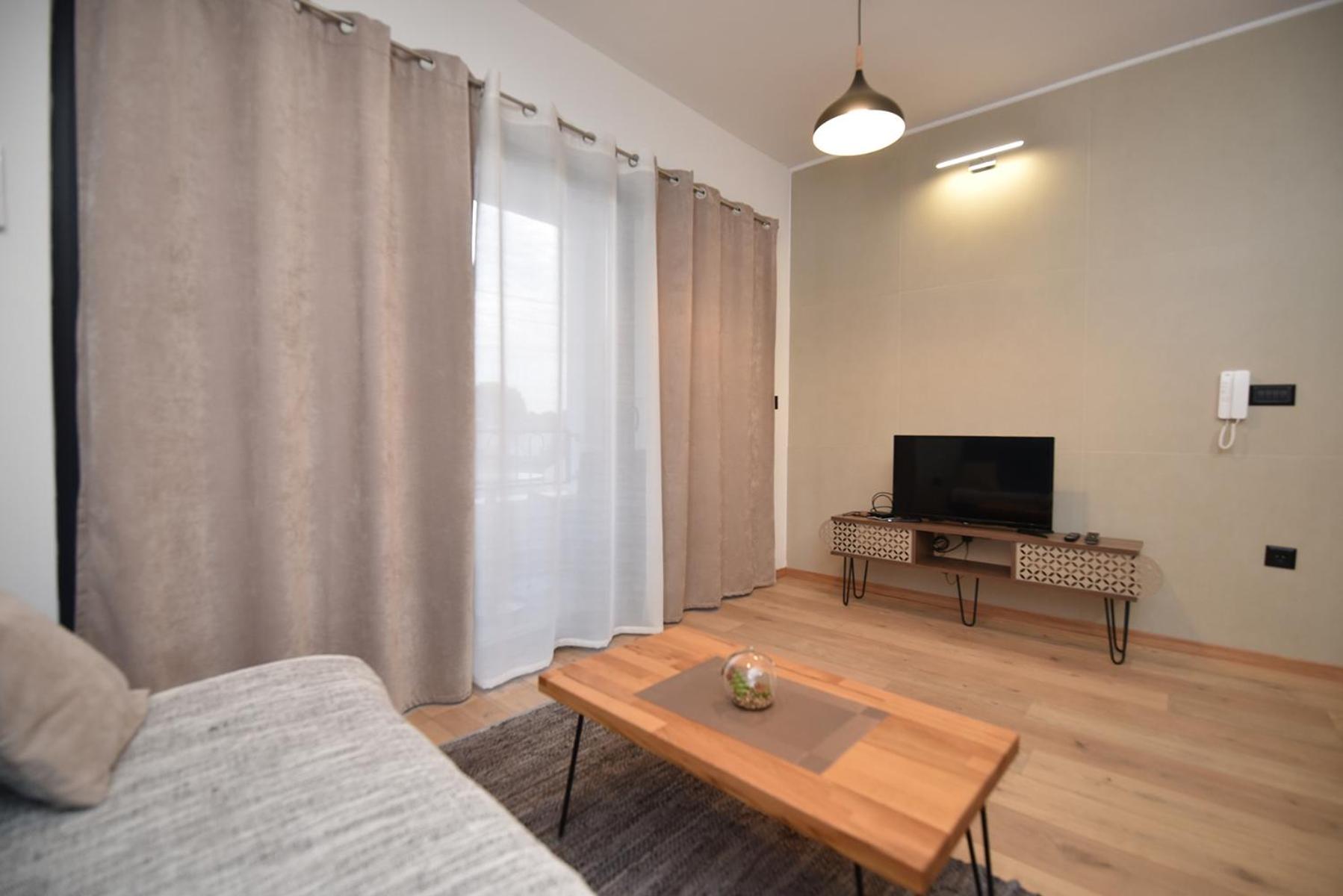One-Bedroom Apartment photo 3