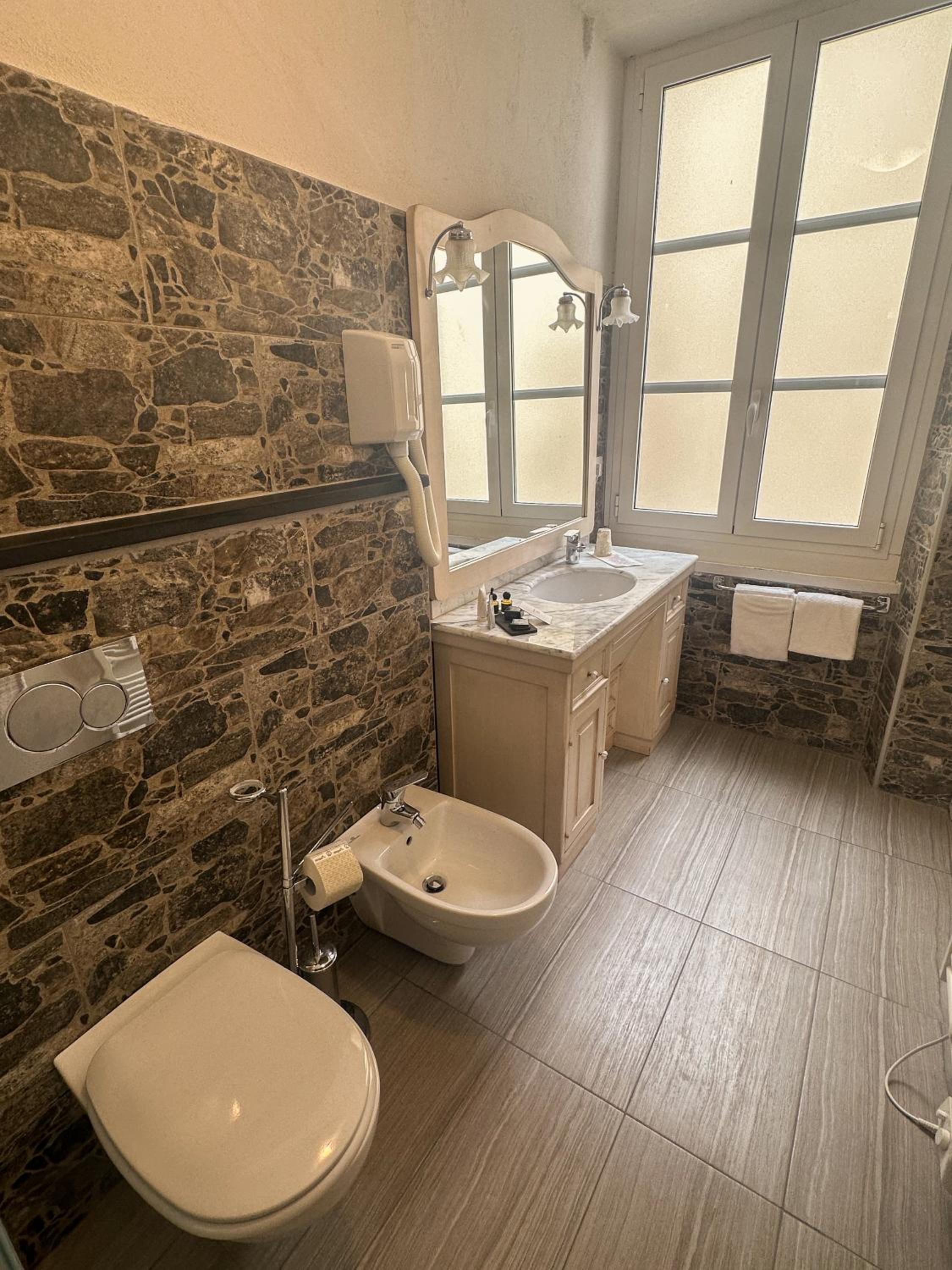 Deluxe Suite photo 2