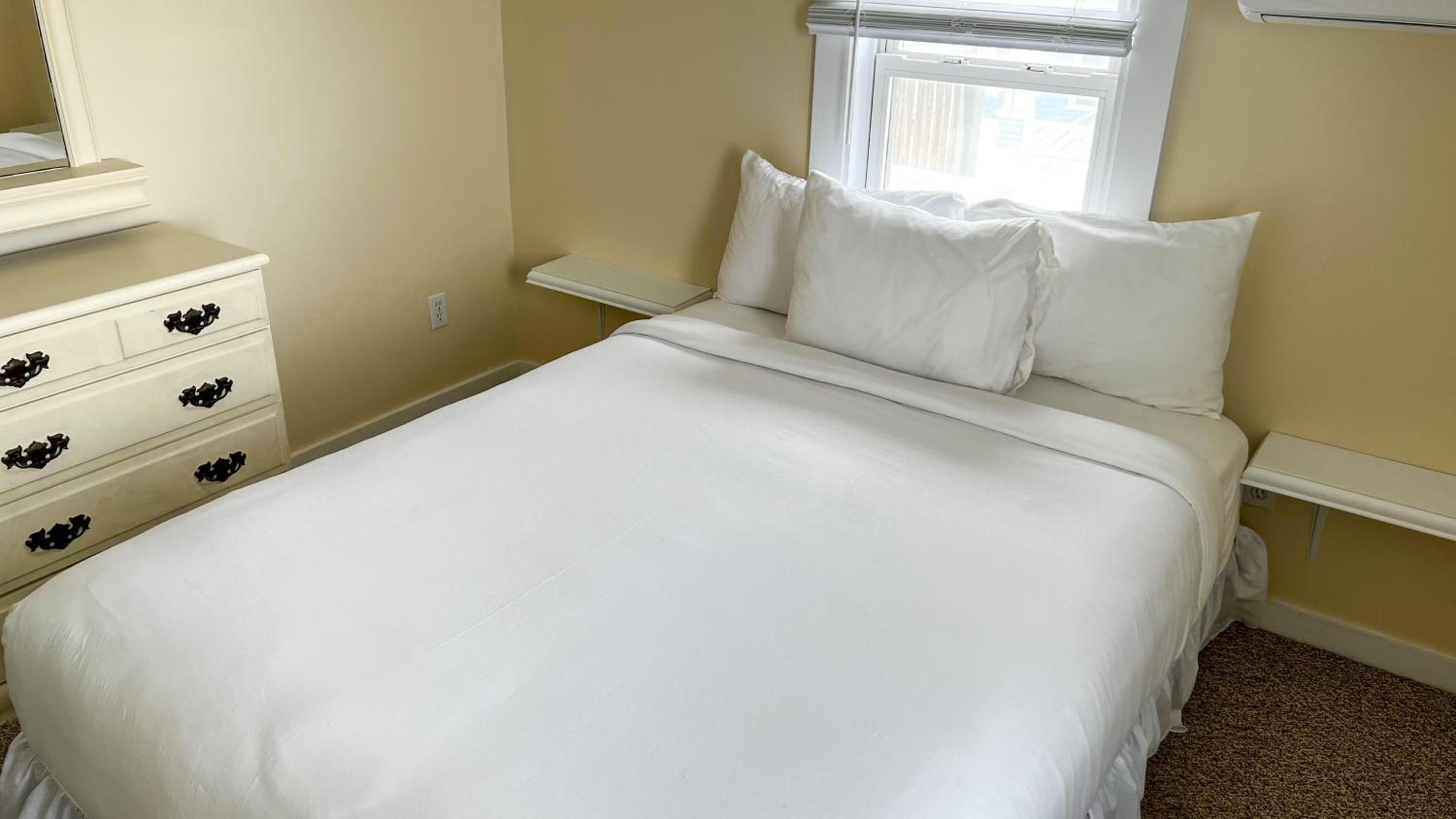 Queen Room with Sea View - Photo 5