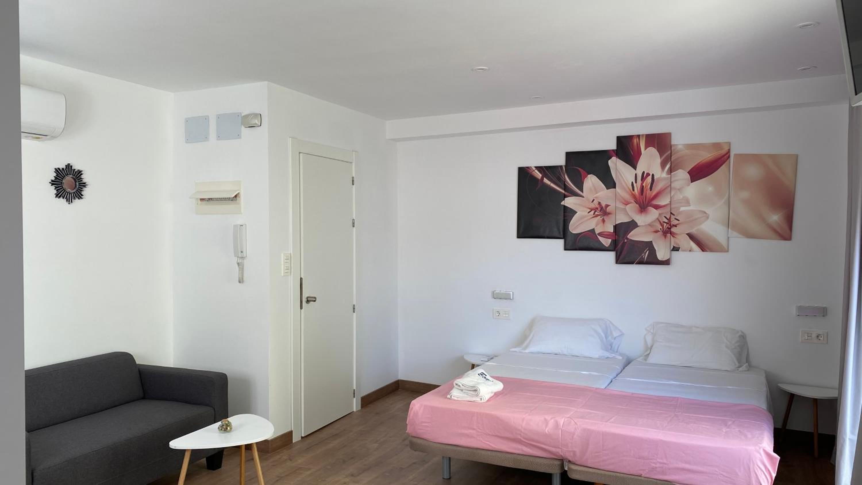 Deluxe Studio with Balcony and Castle View photo 2