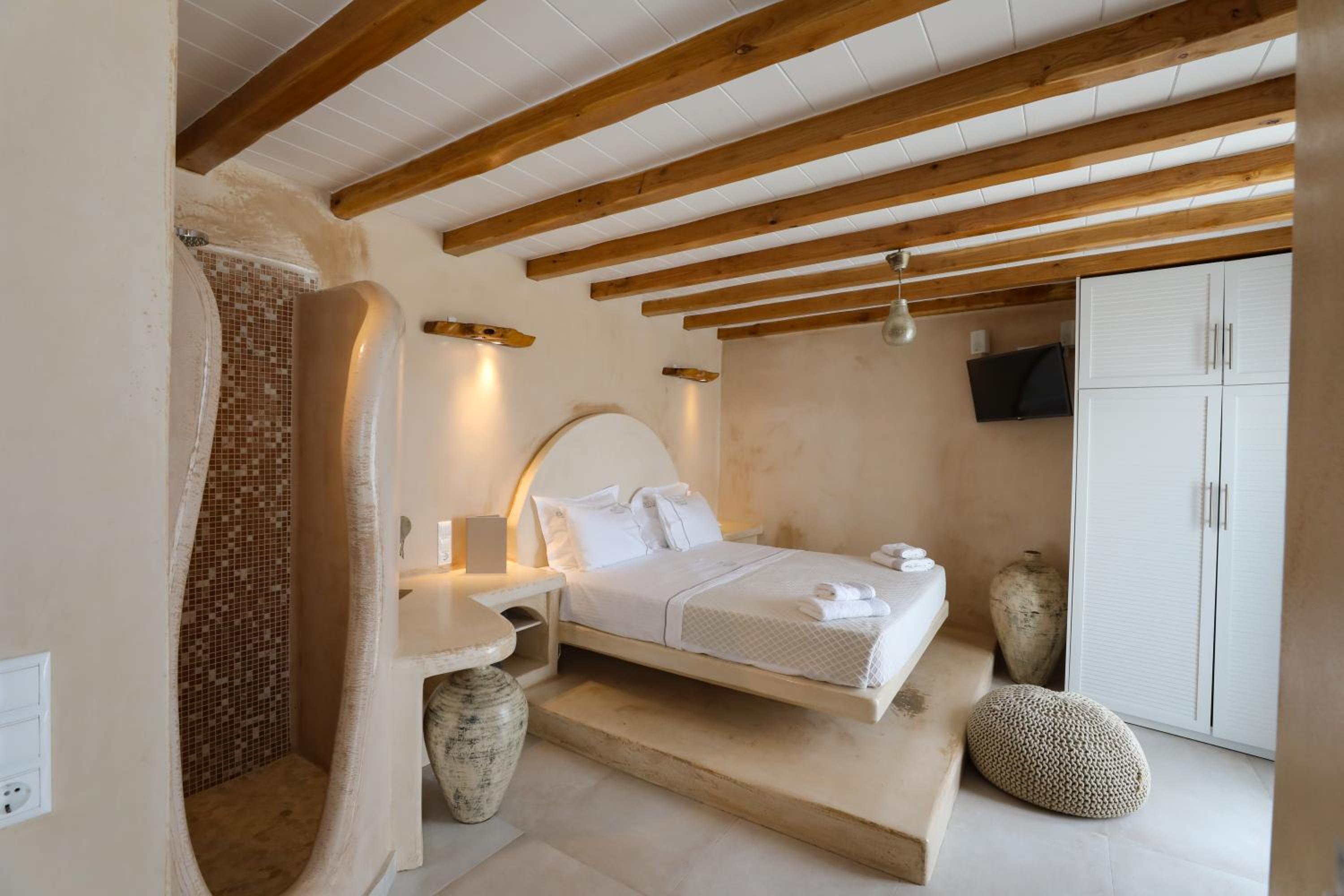 Junior Suite with Outdoor Jacuzzi photo 3