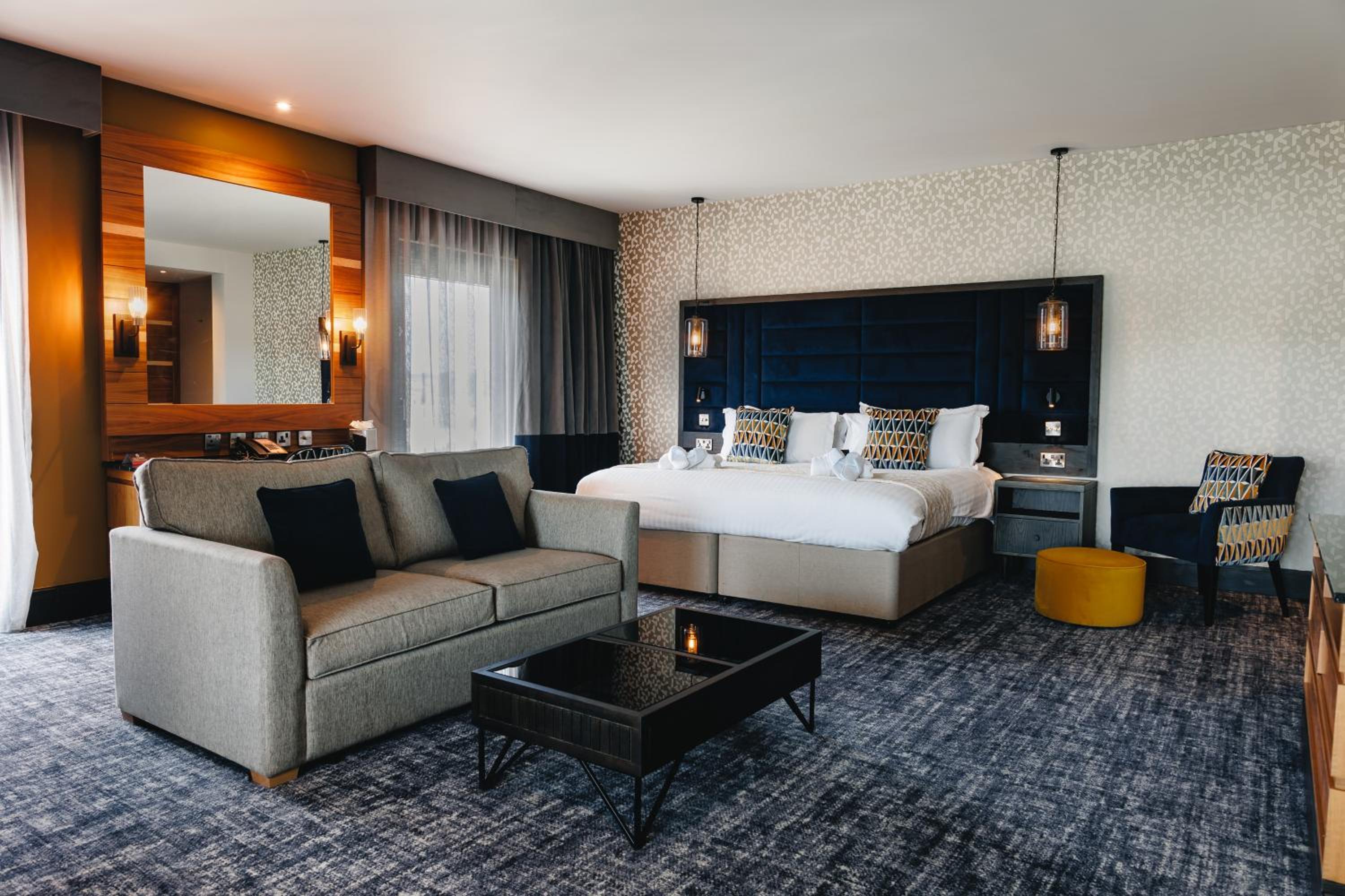 Suite with Balcony - Photo 4