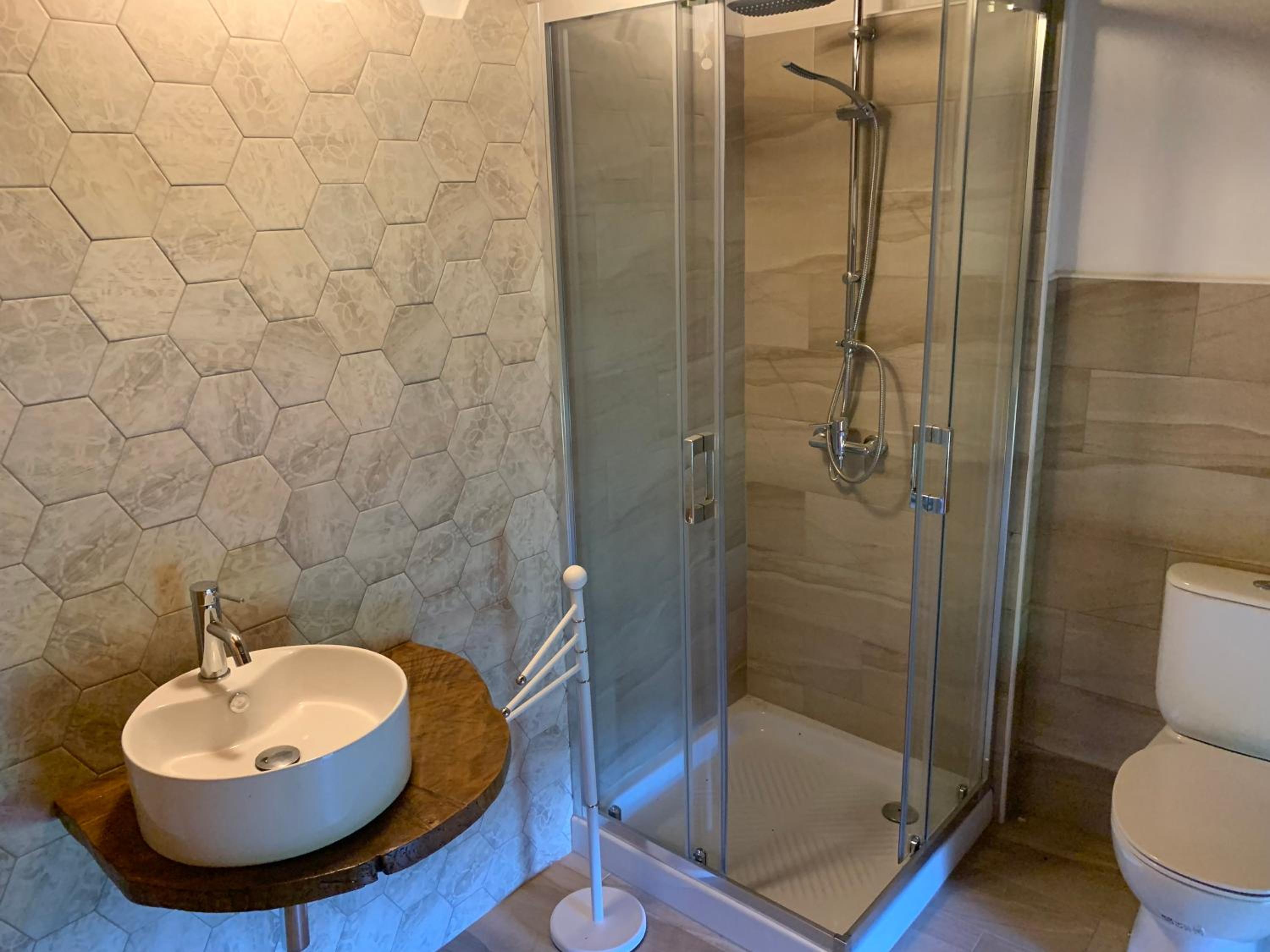 Deluxe Double Room with Shower photo 2