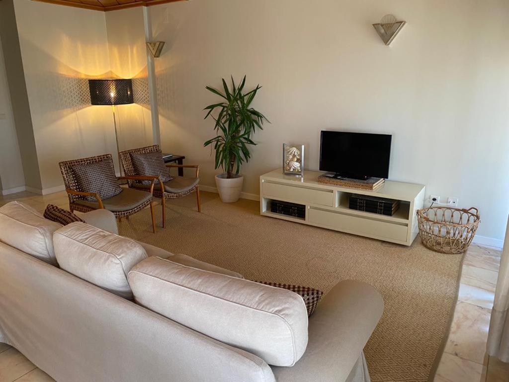 Three-Bedroom Apartment photo 2