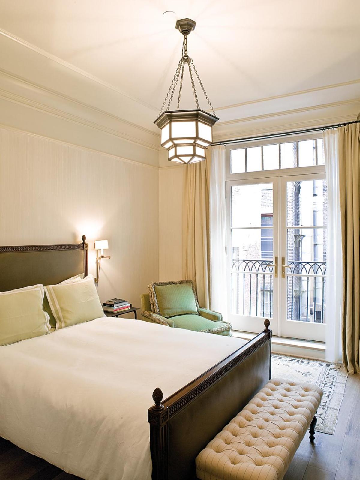 Queen Room photo 1