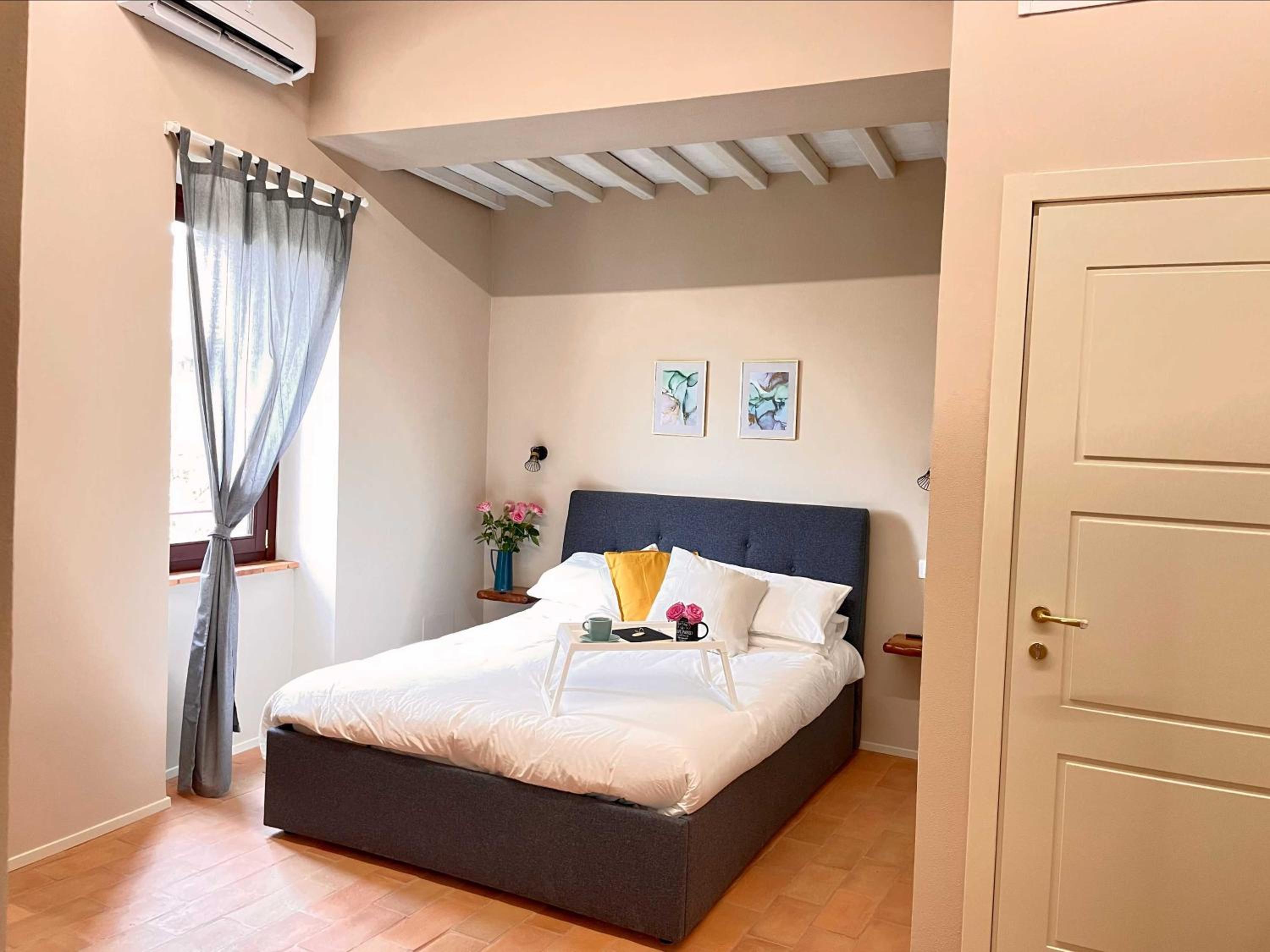 Large Double Room photo 1