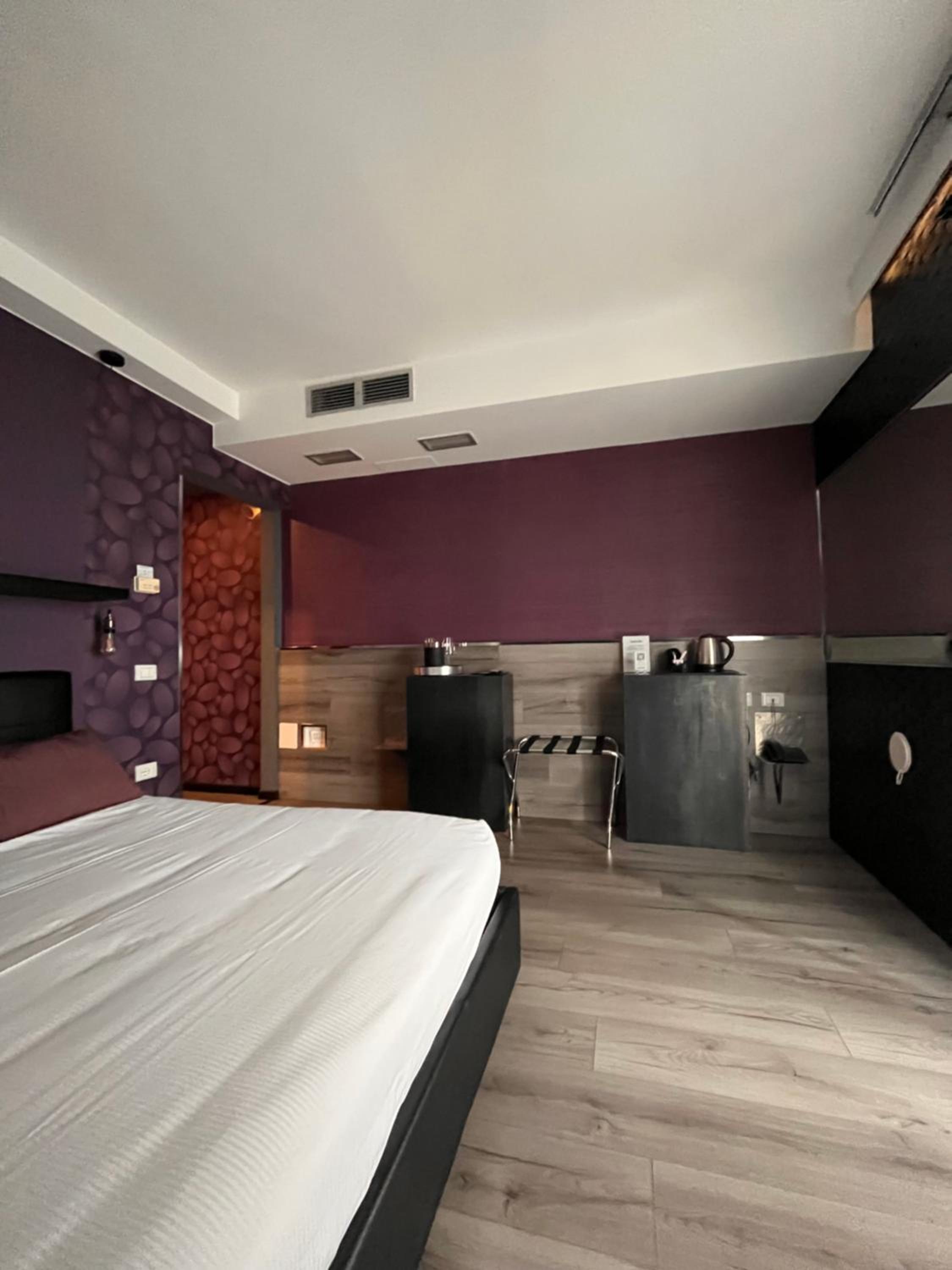 Superior Double Room with External Spa Bath - Photo 7
